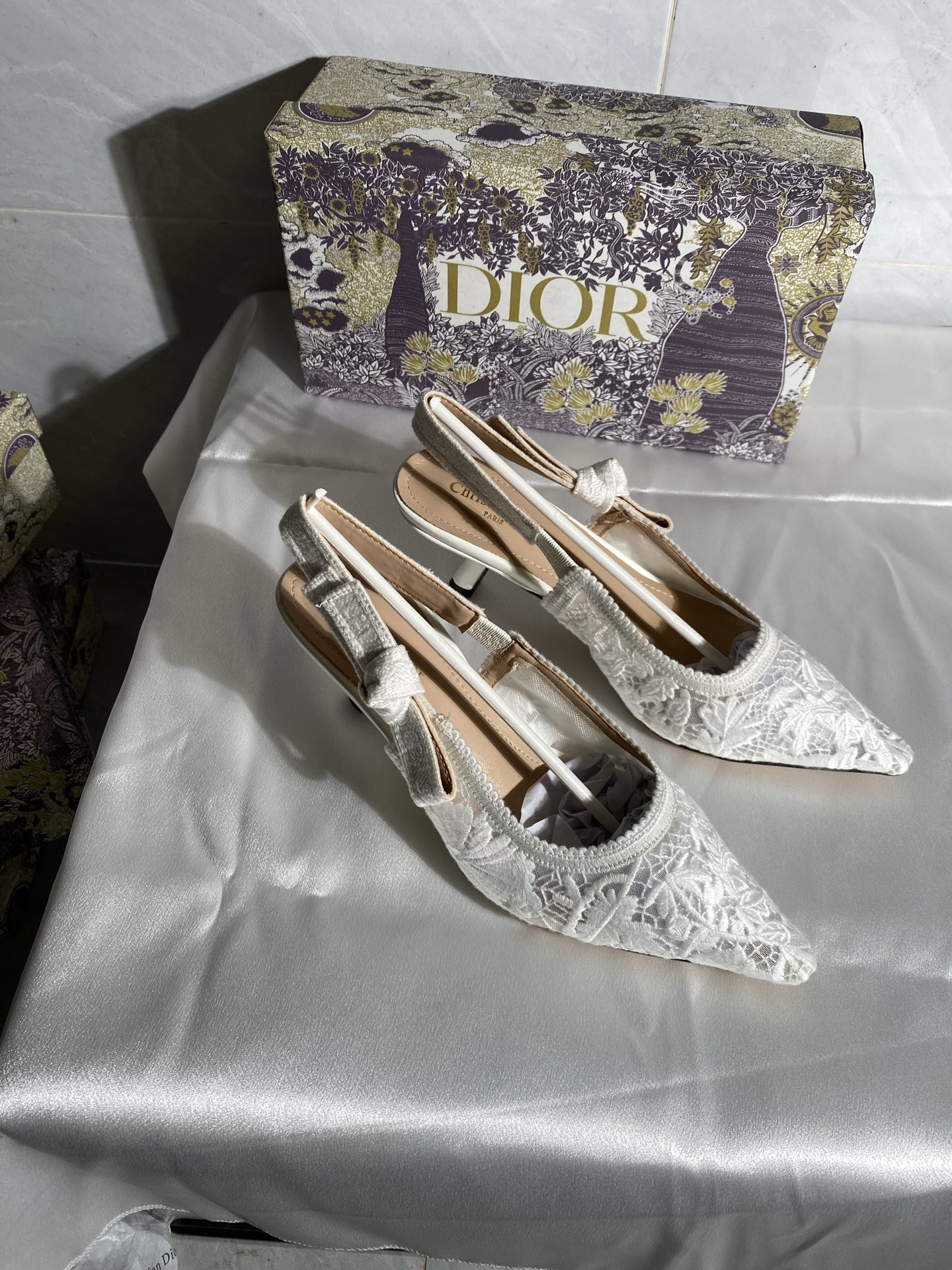 DIOR