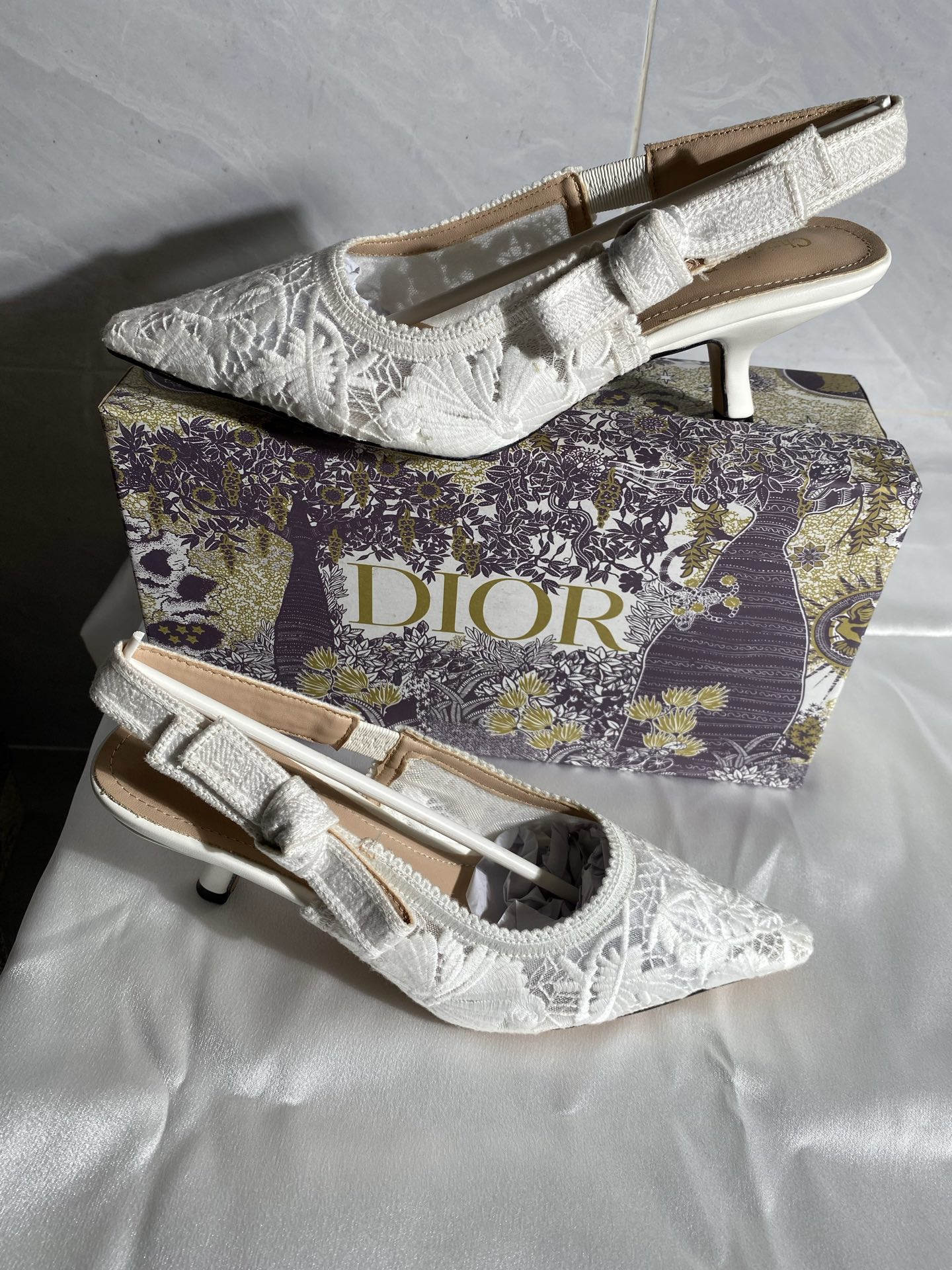DIOR