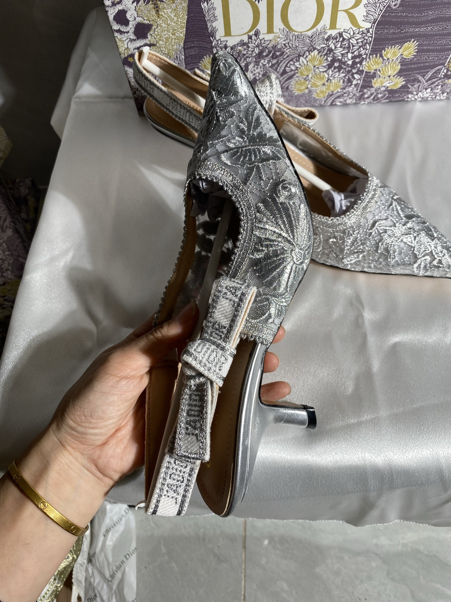 DIOR