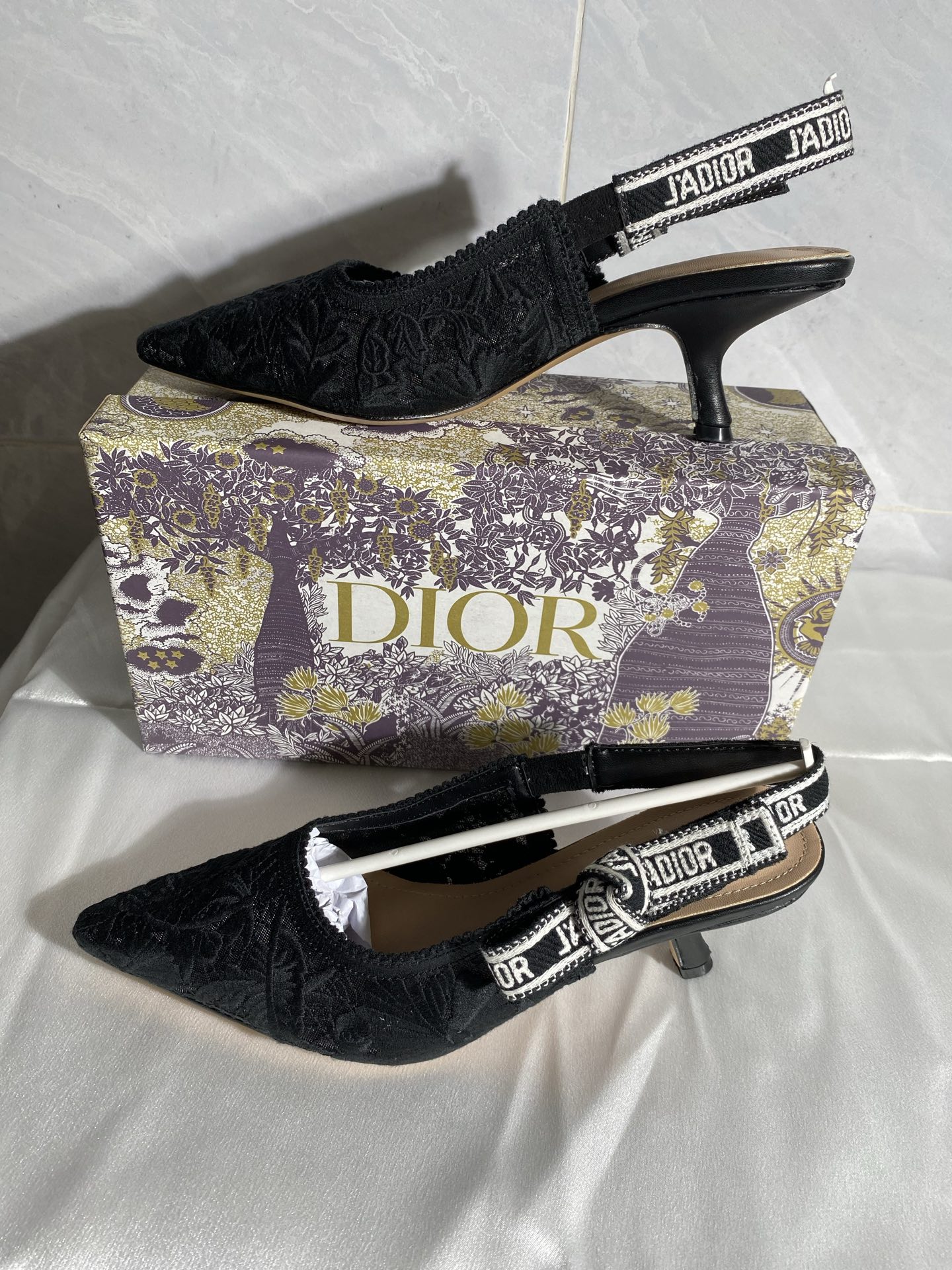 DIOR
