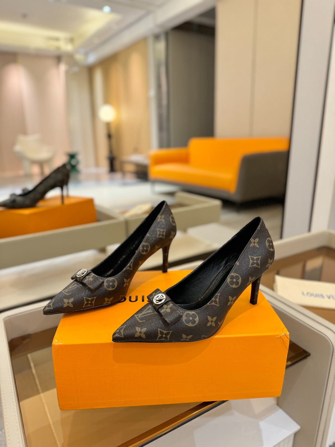 LOUIS VUITTON