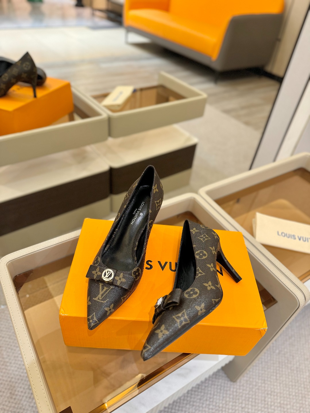 LOUIS VUITTON