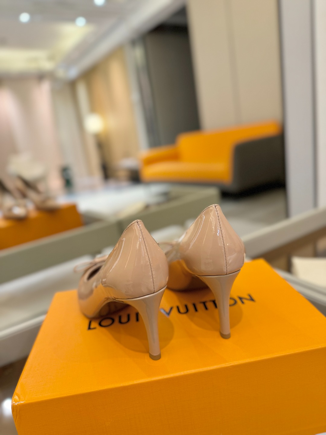LOUIS VUITTON