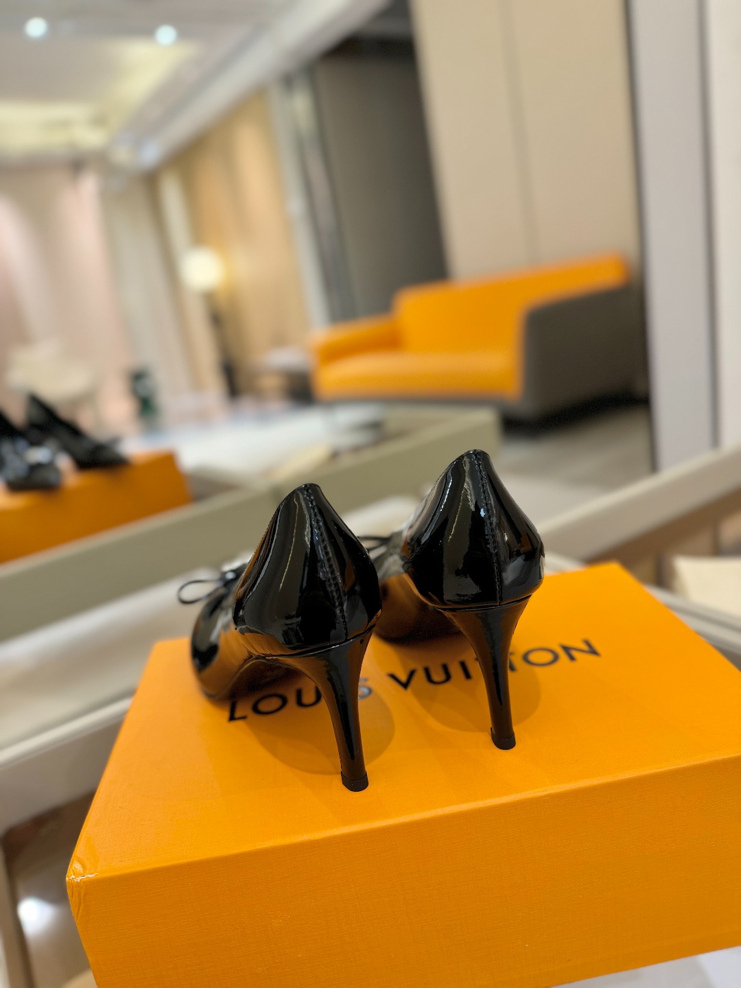 LOUIS VUITTON