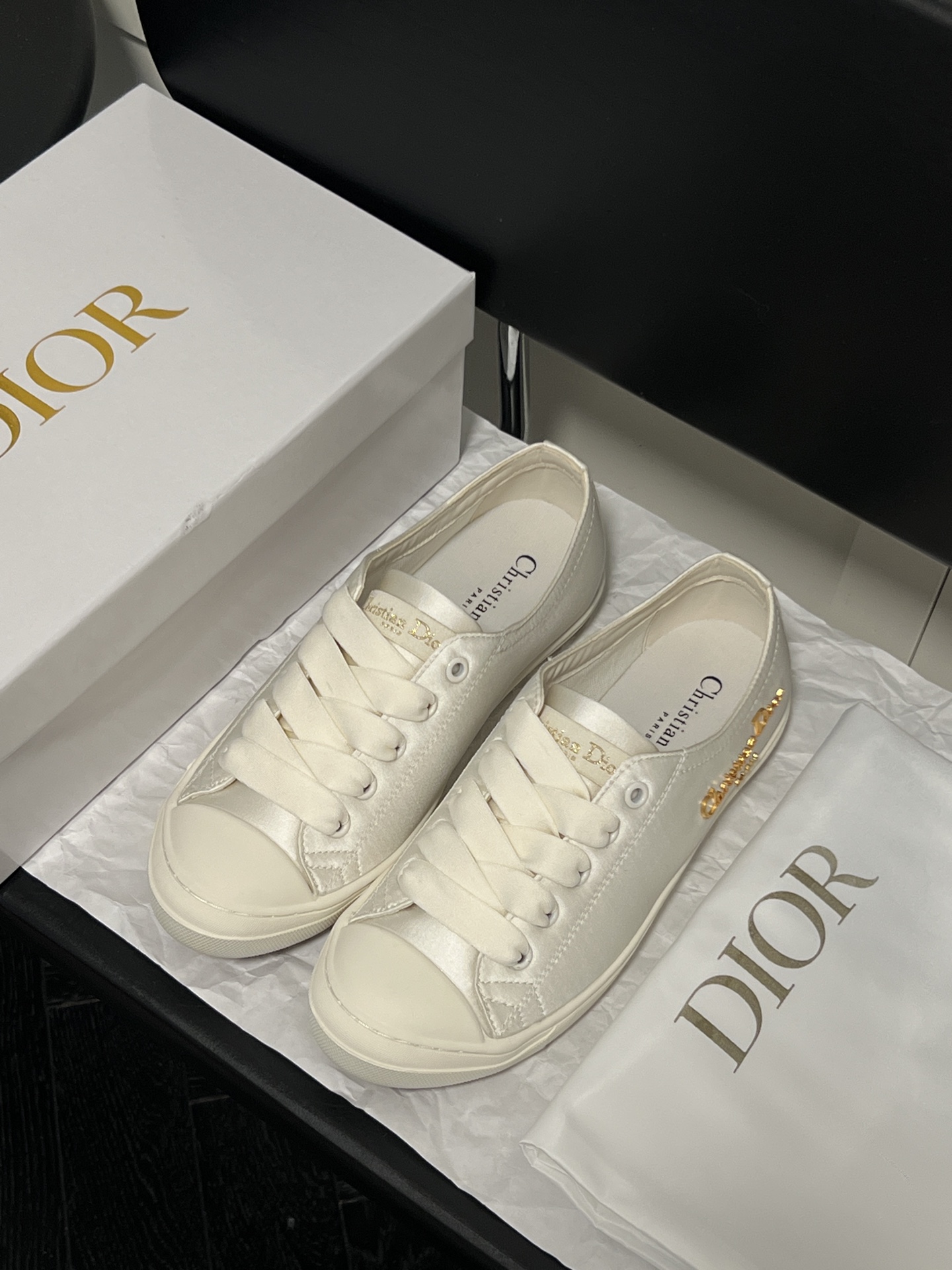 DIOR