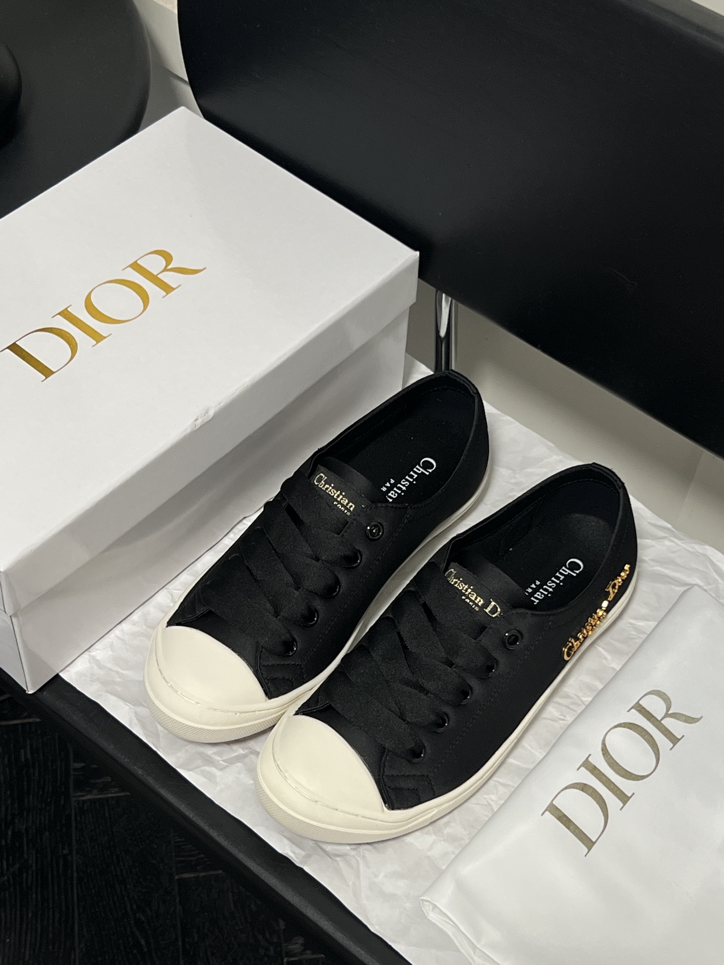 DIOR