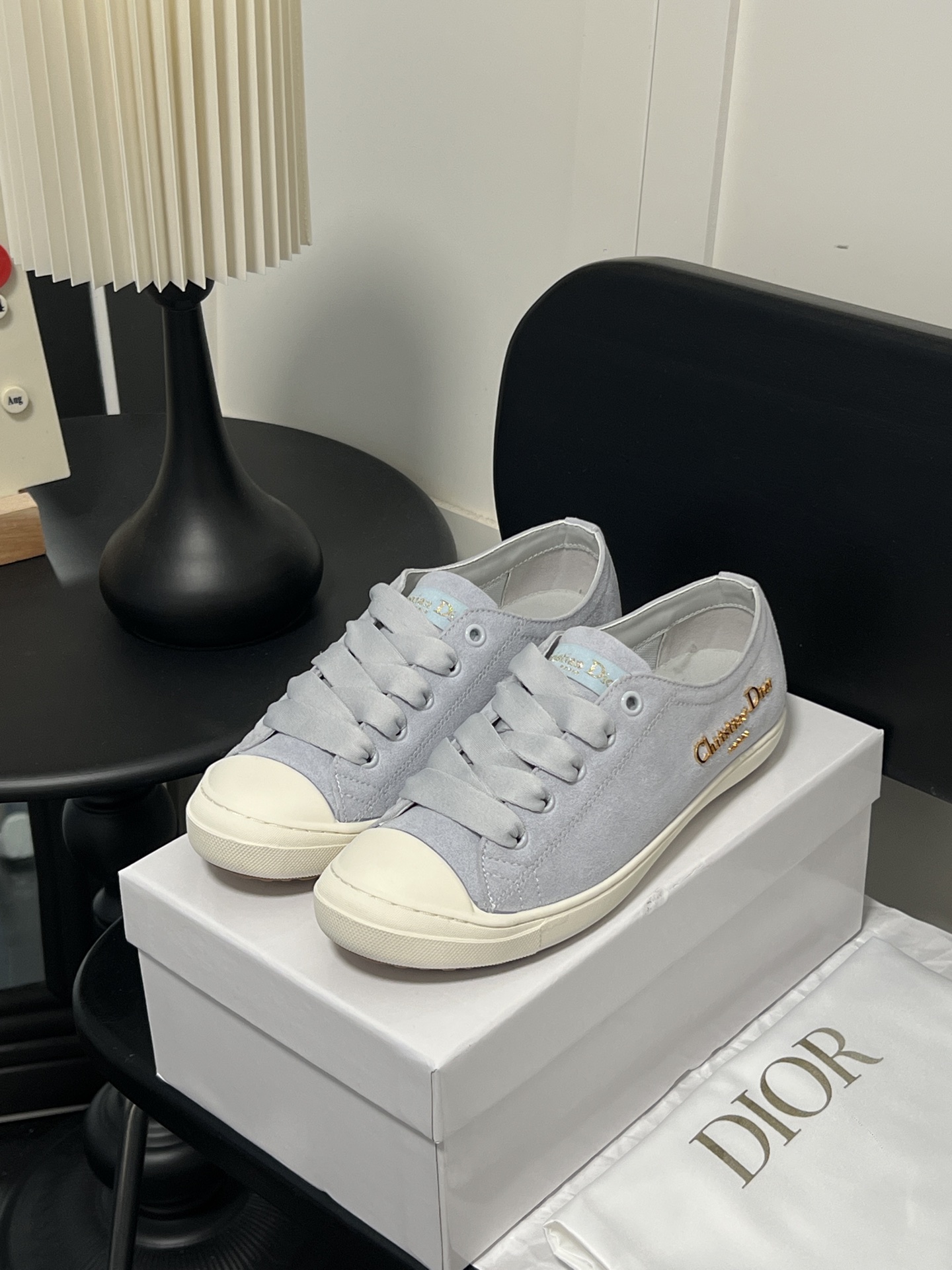 DIOR