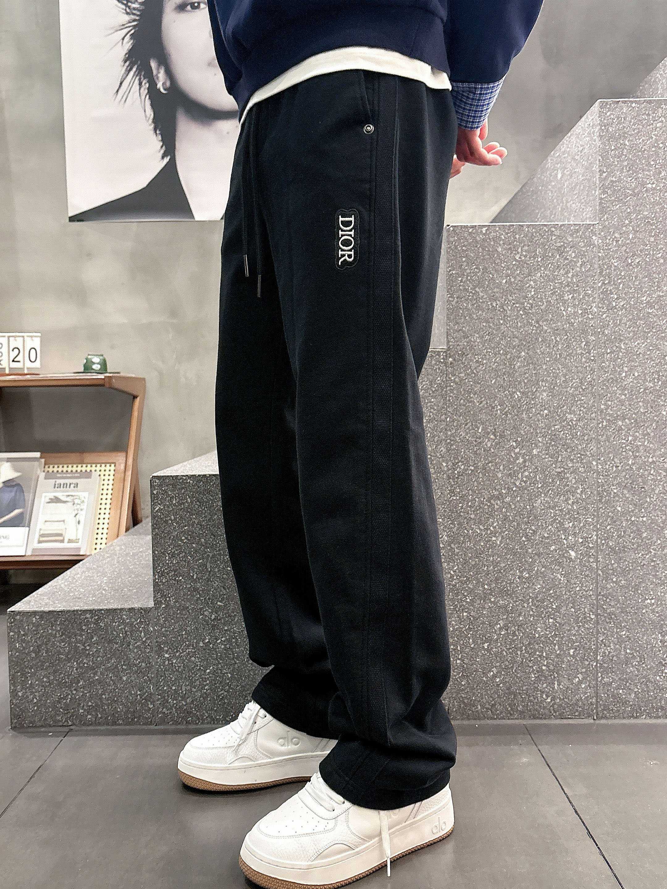 DIOR