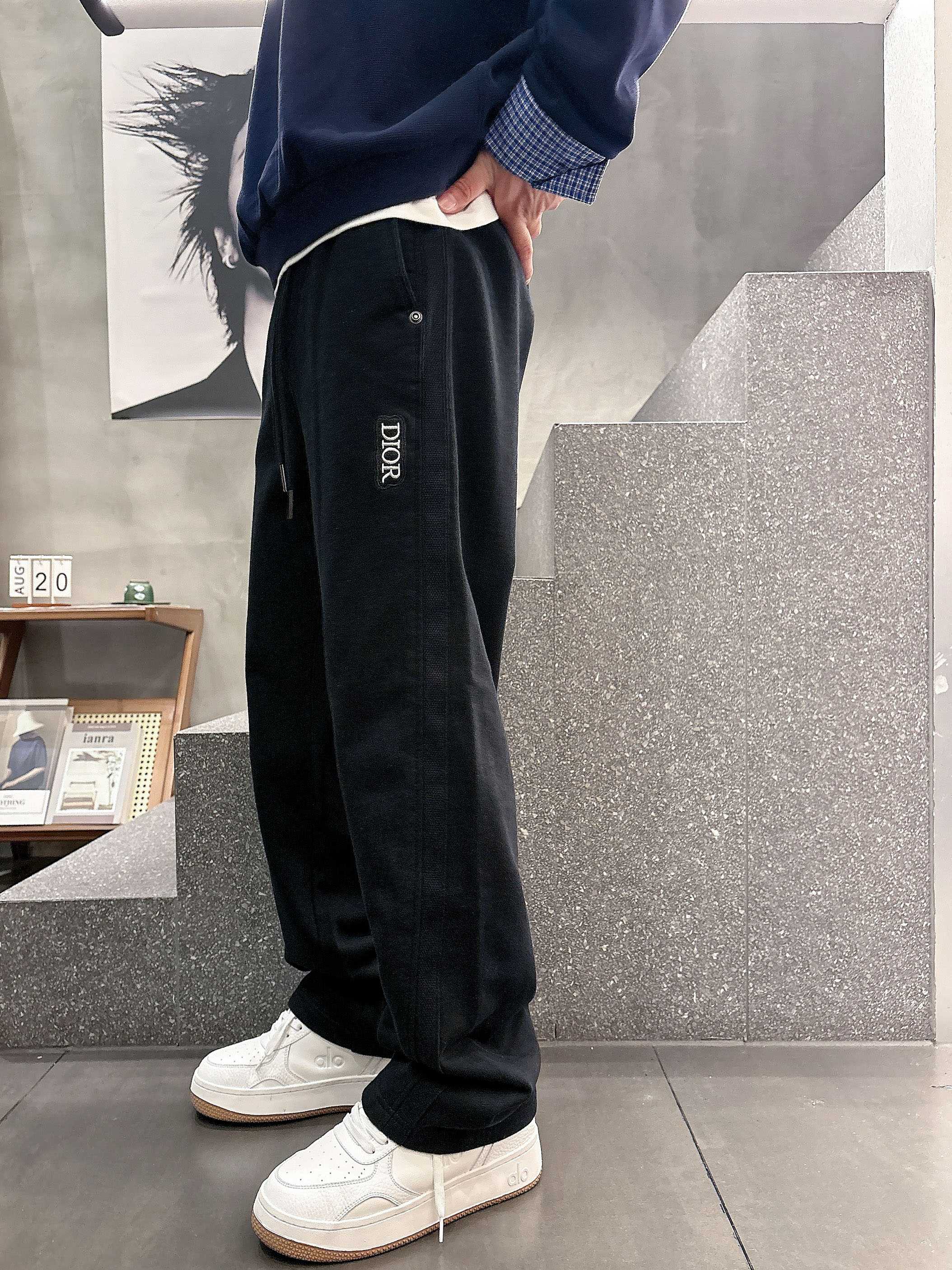 DIOR