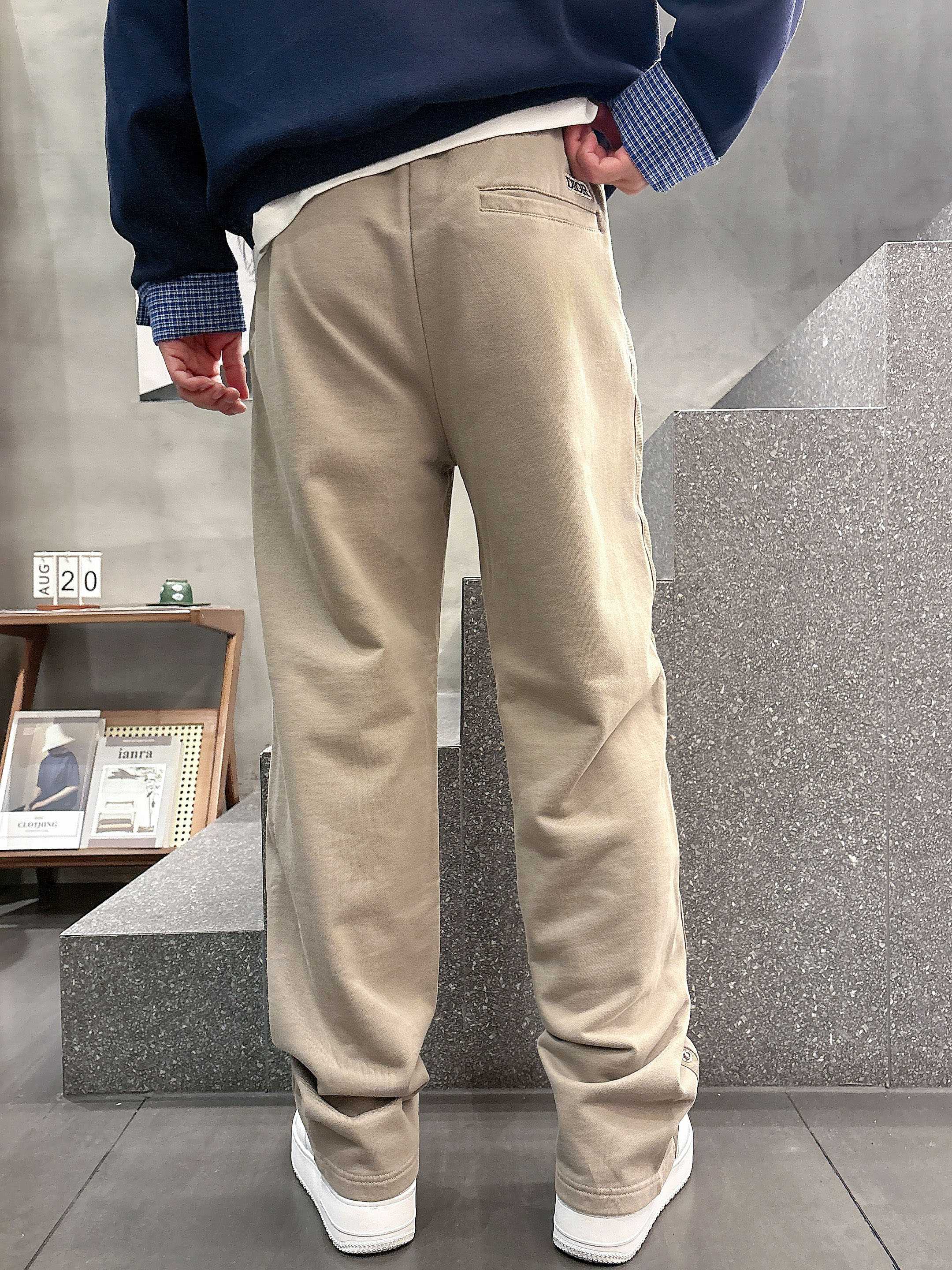 DIOR