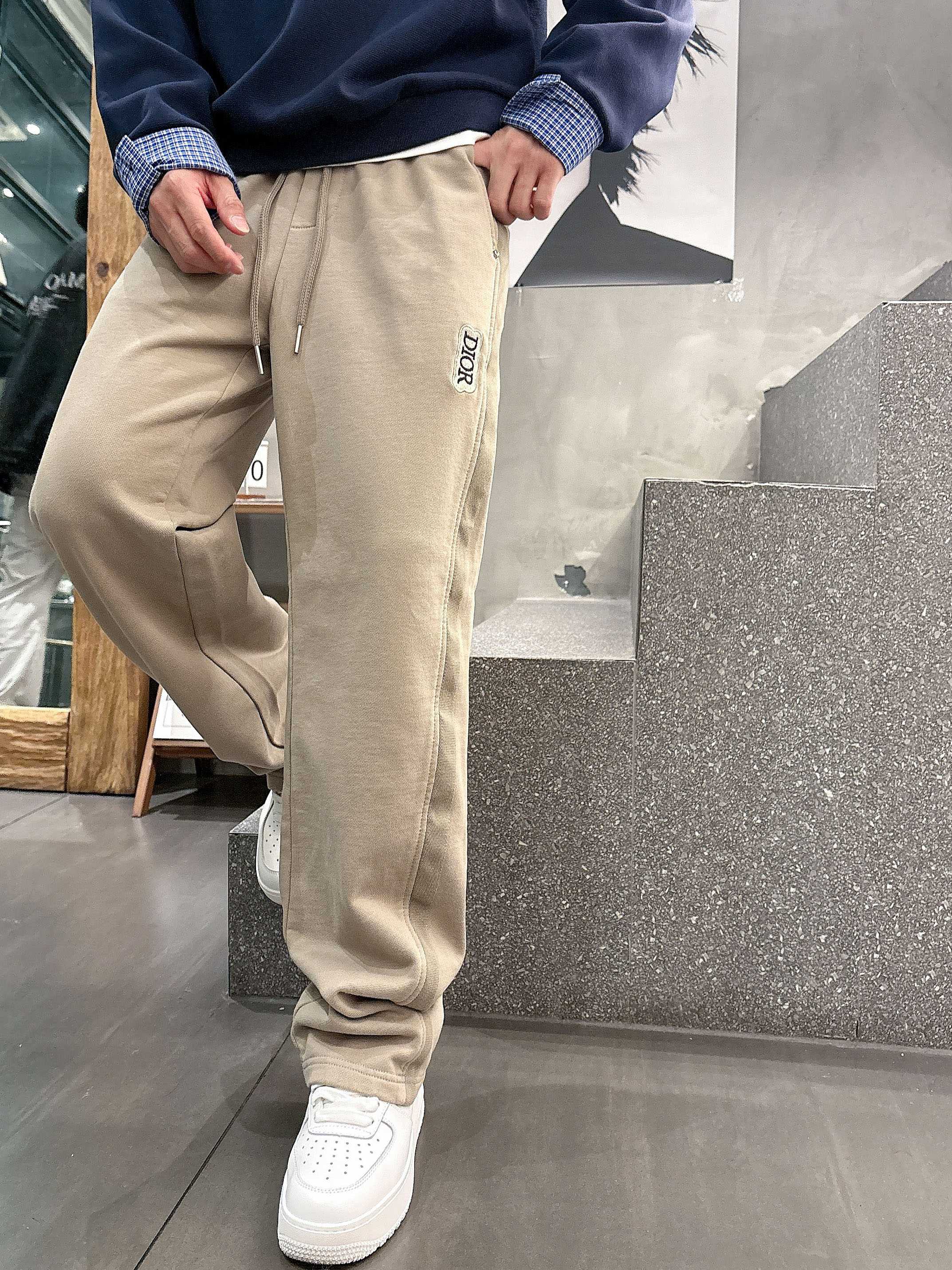 DIOR