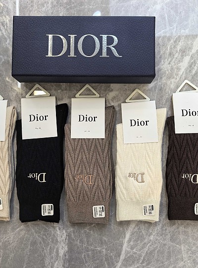 DIOR