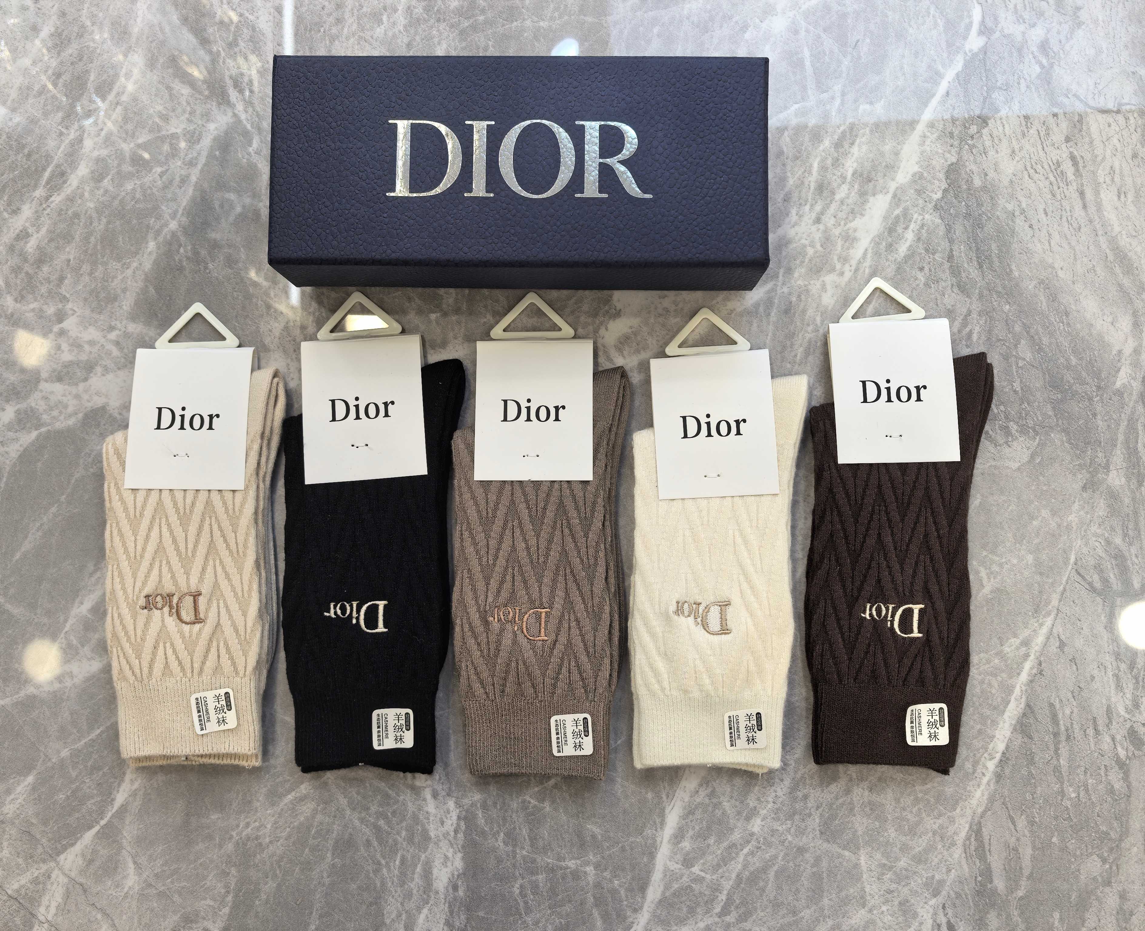 DIOR