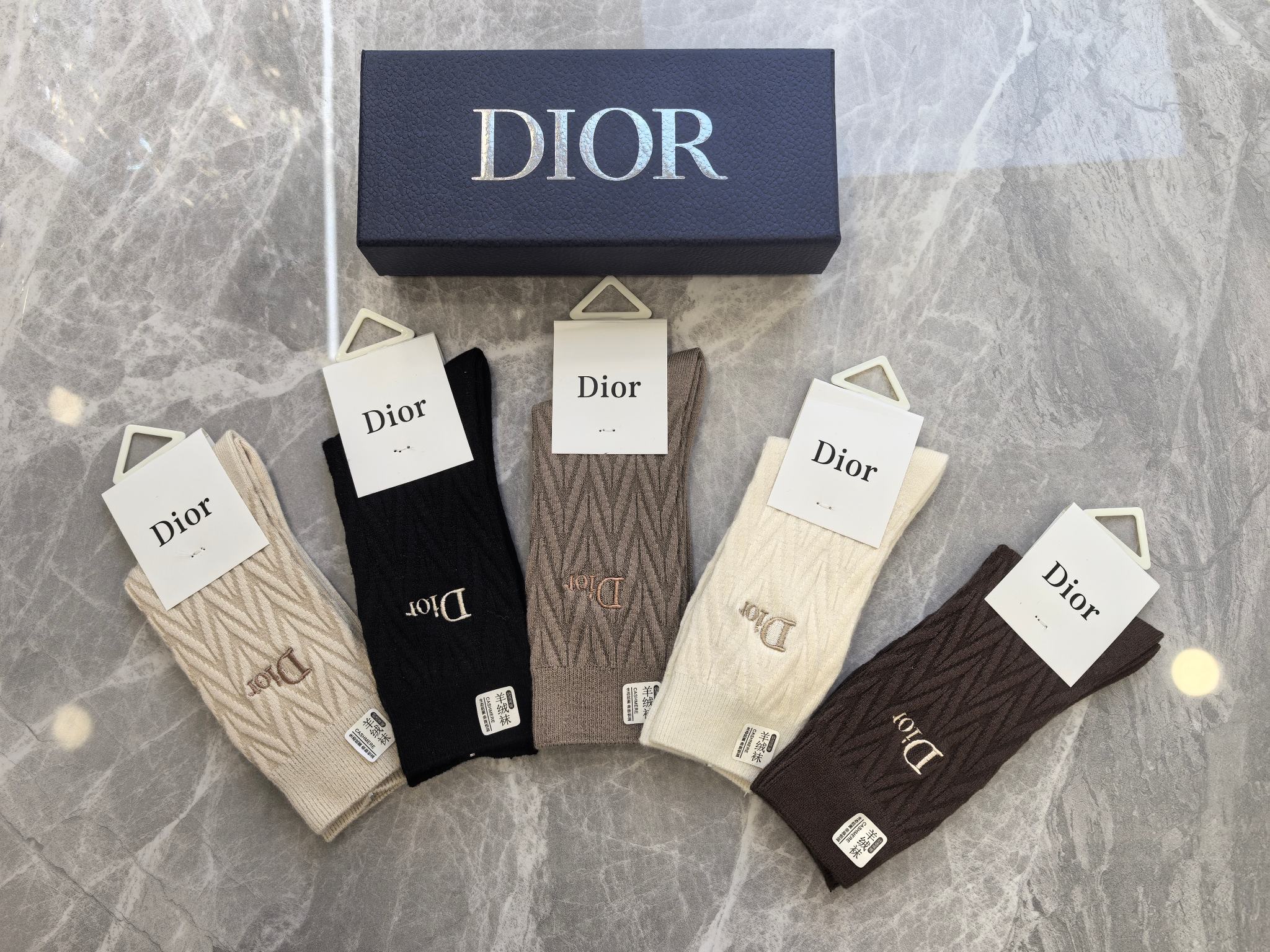 DIOR