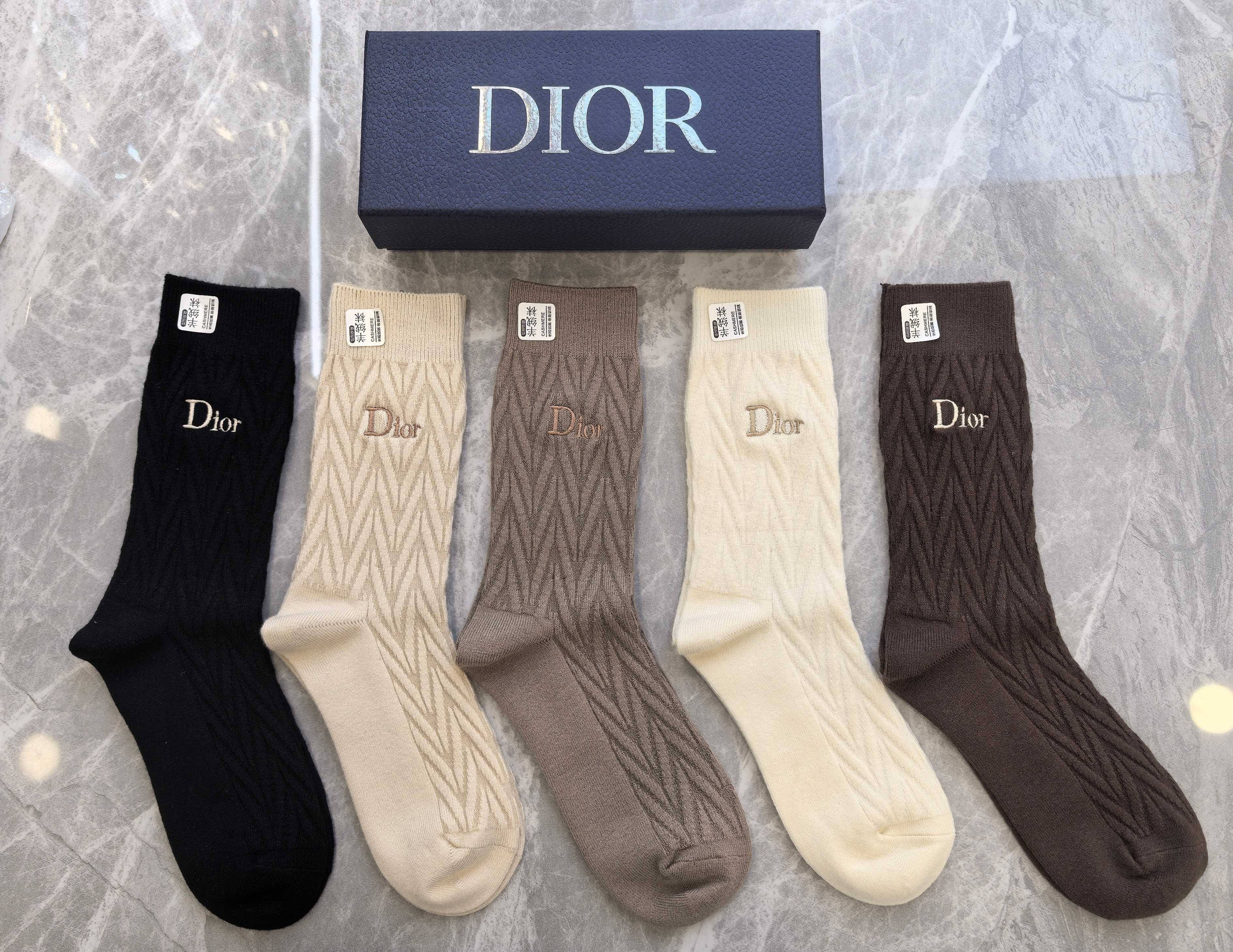 DIOR