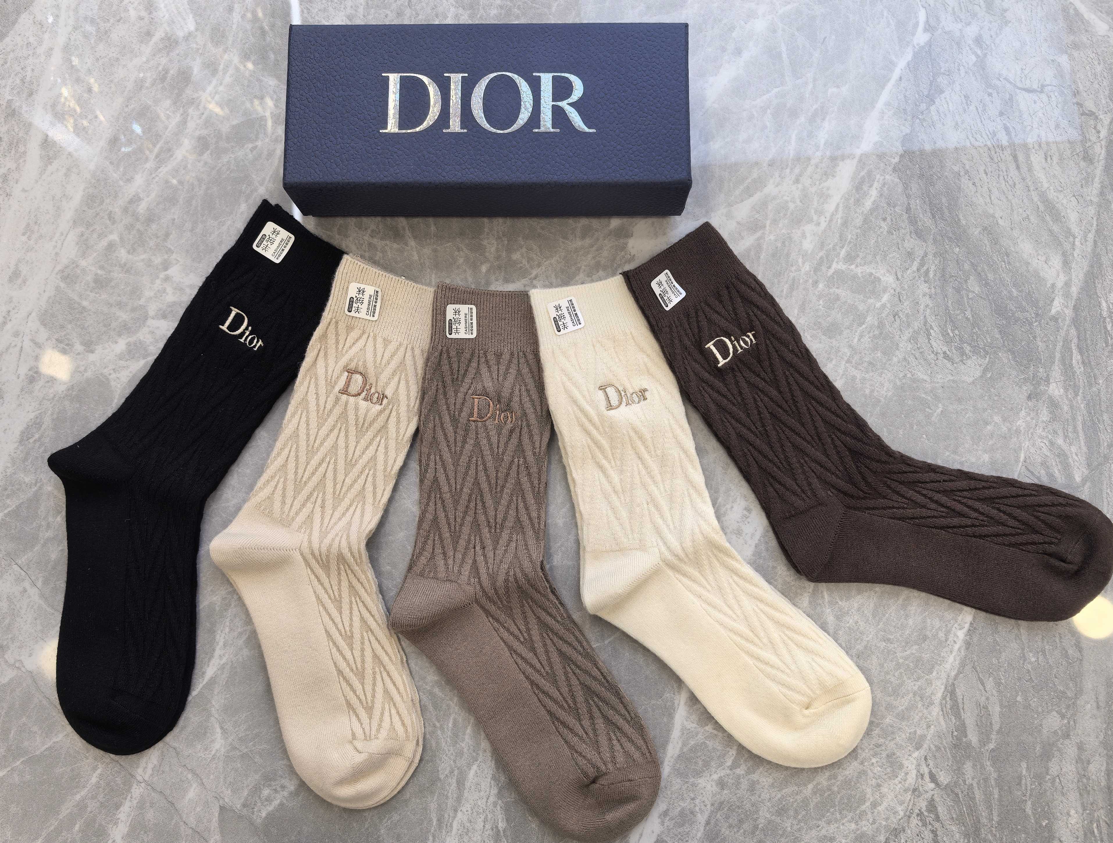 DIOR