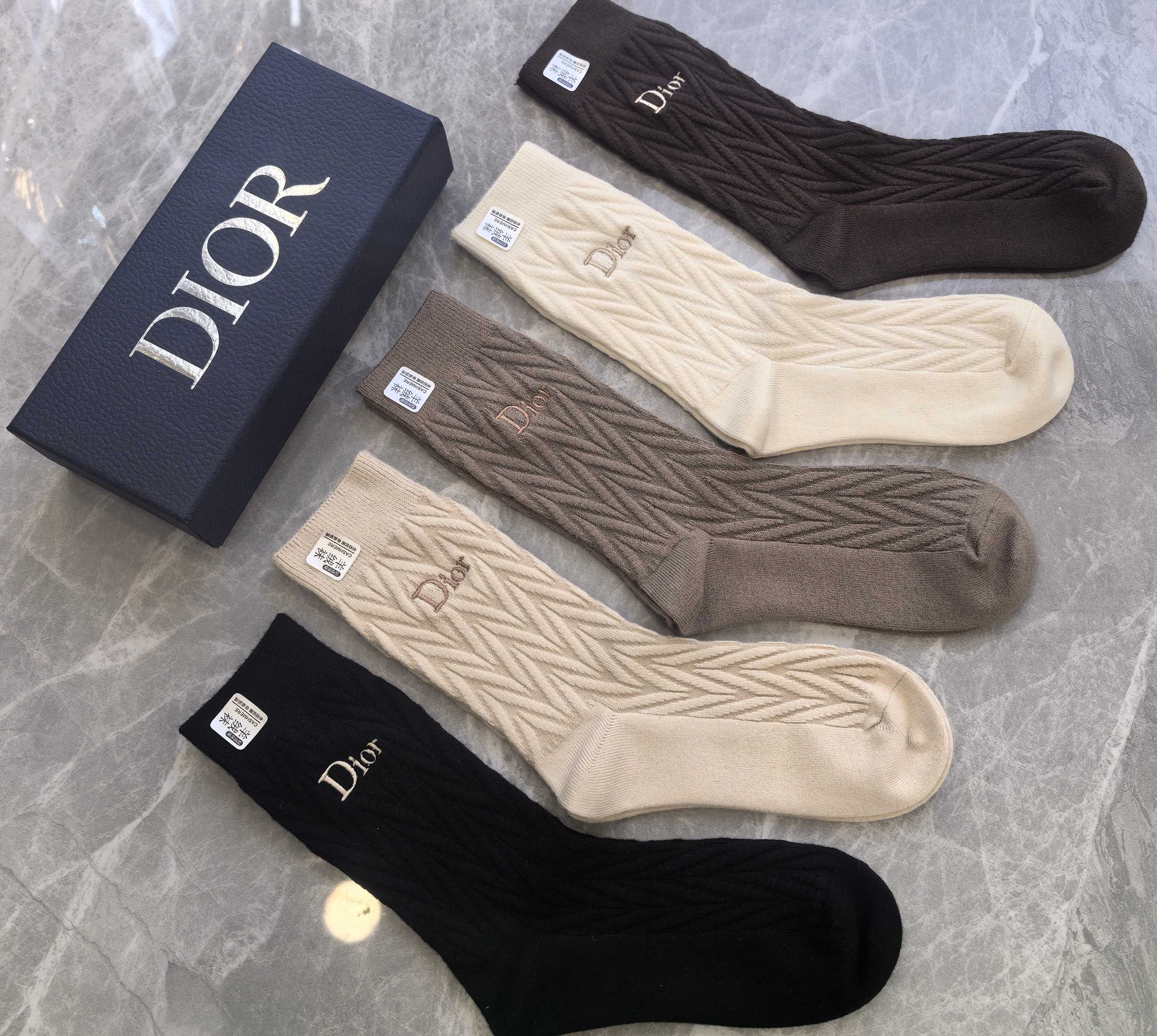 DIOR