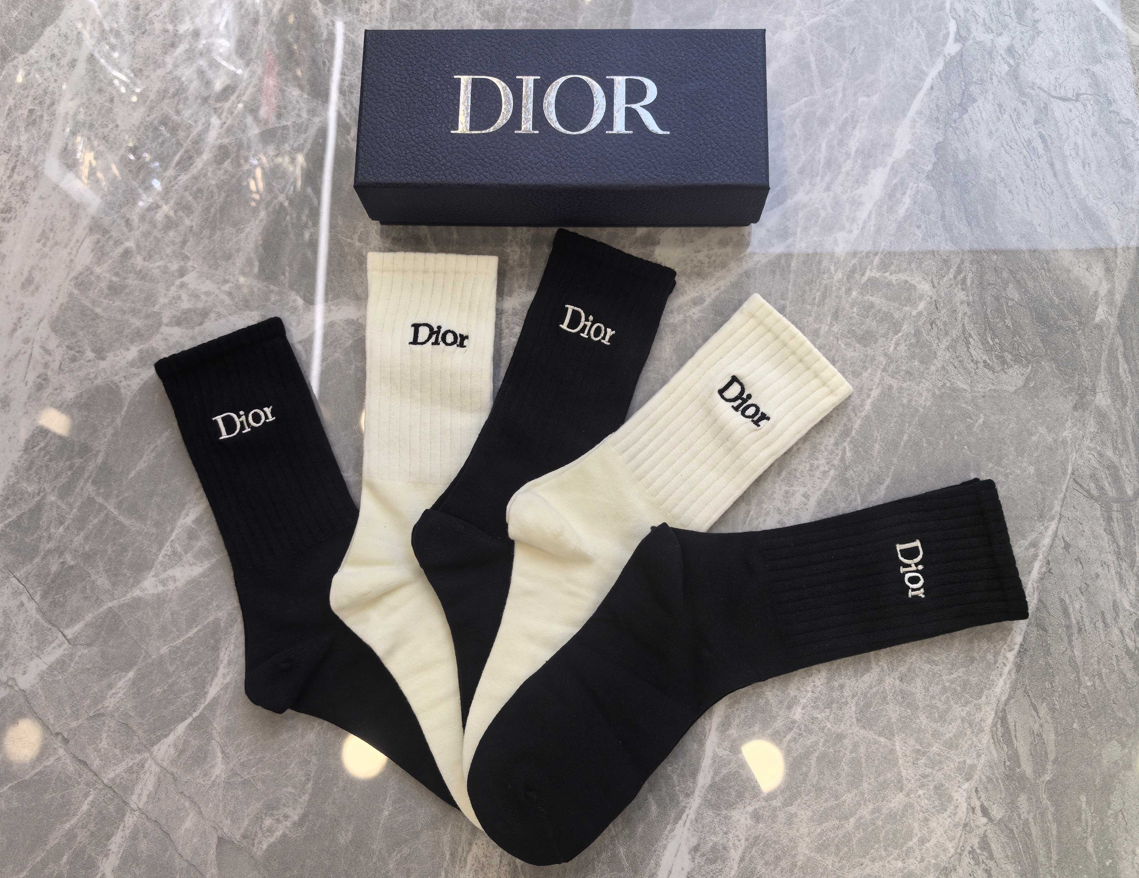 DIOR