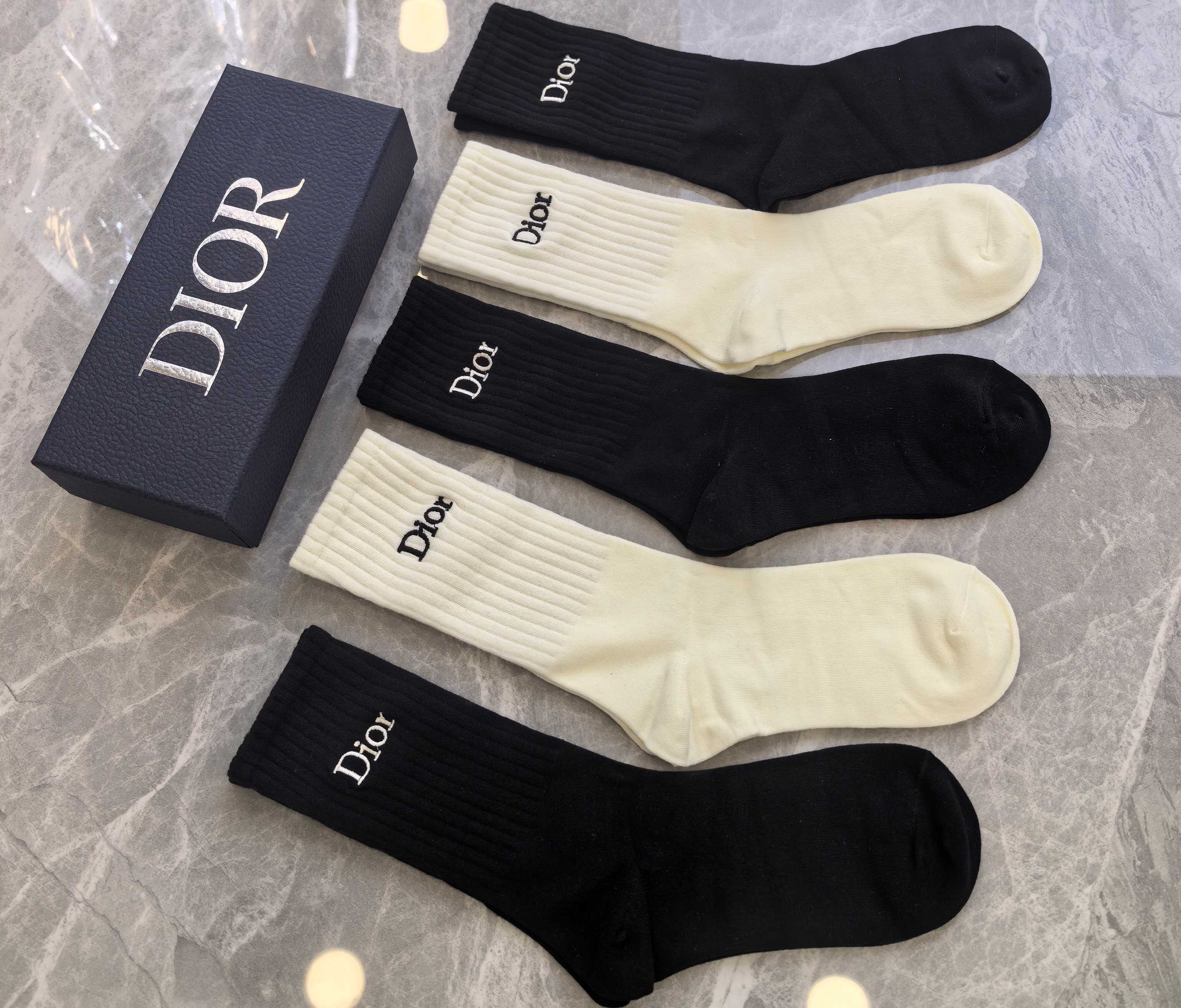 DIOR