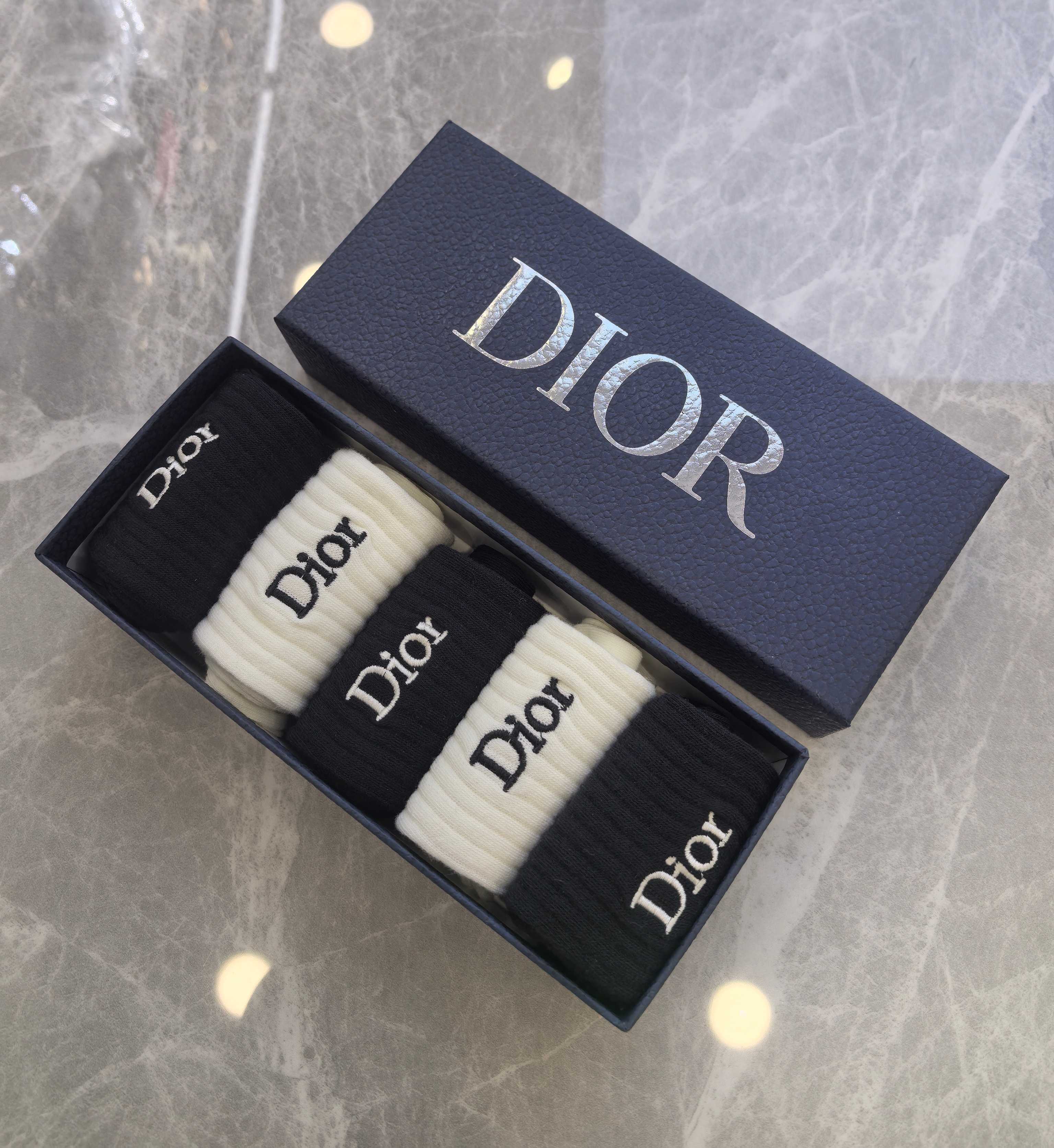 DIOR