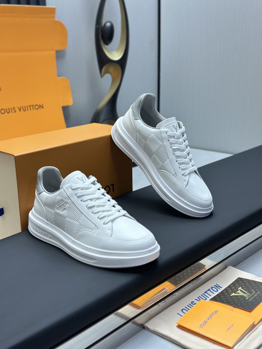 LOUIS VUITTON
