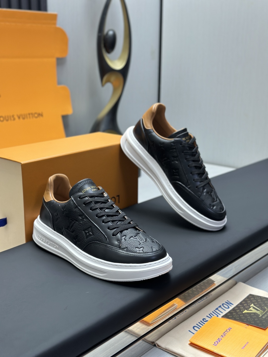 LOUIS VUITTON