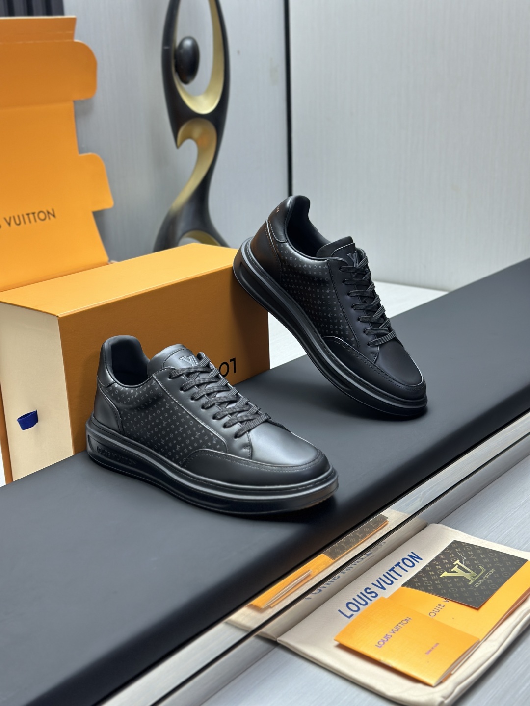 LOUIS VUITTON