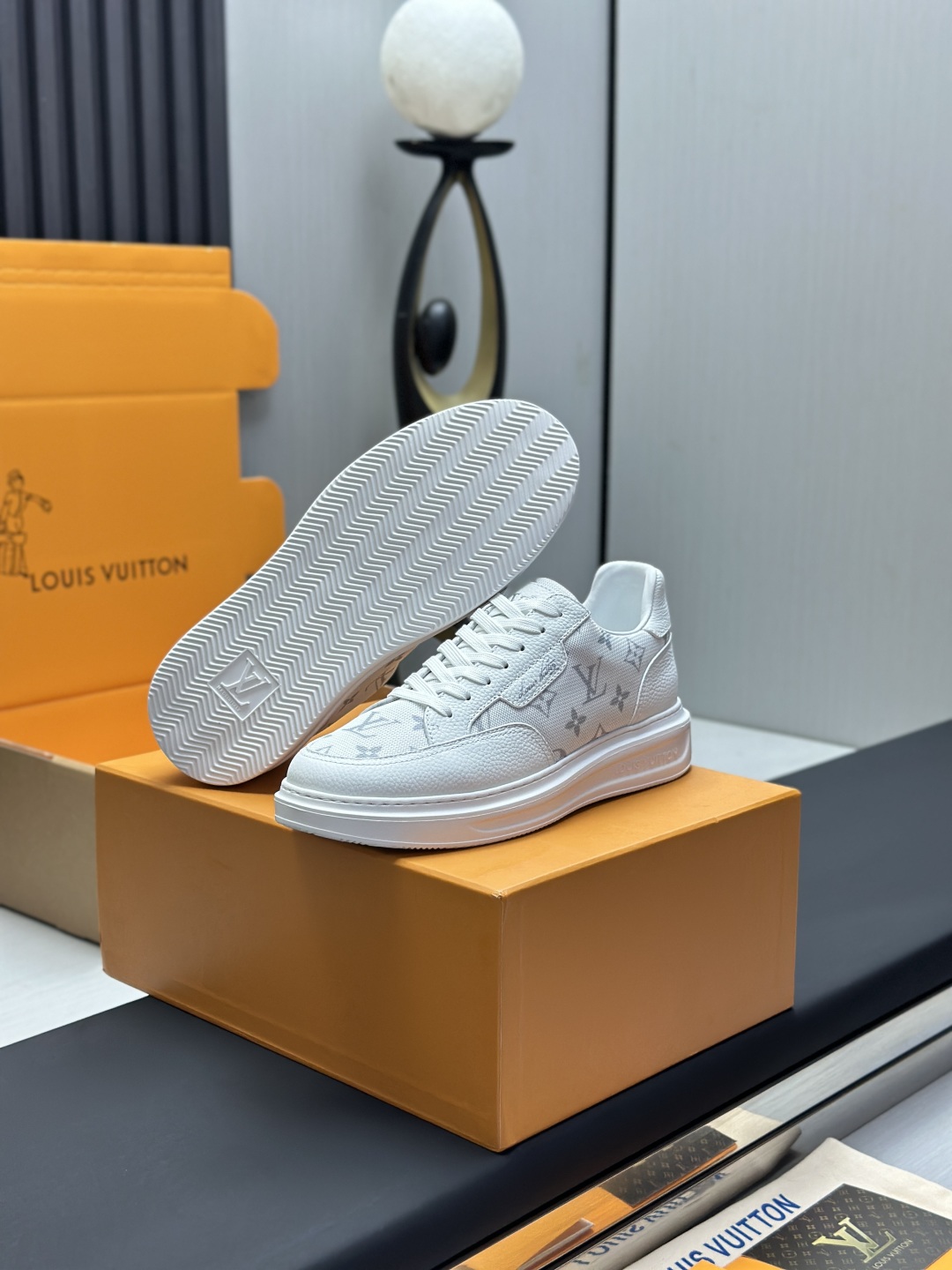 LOUIS VUITTON