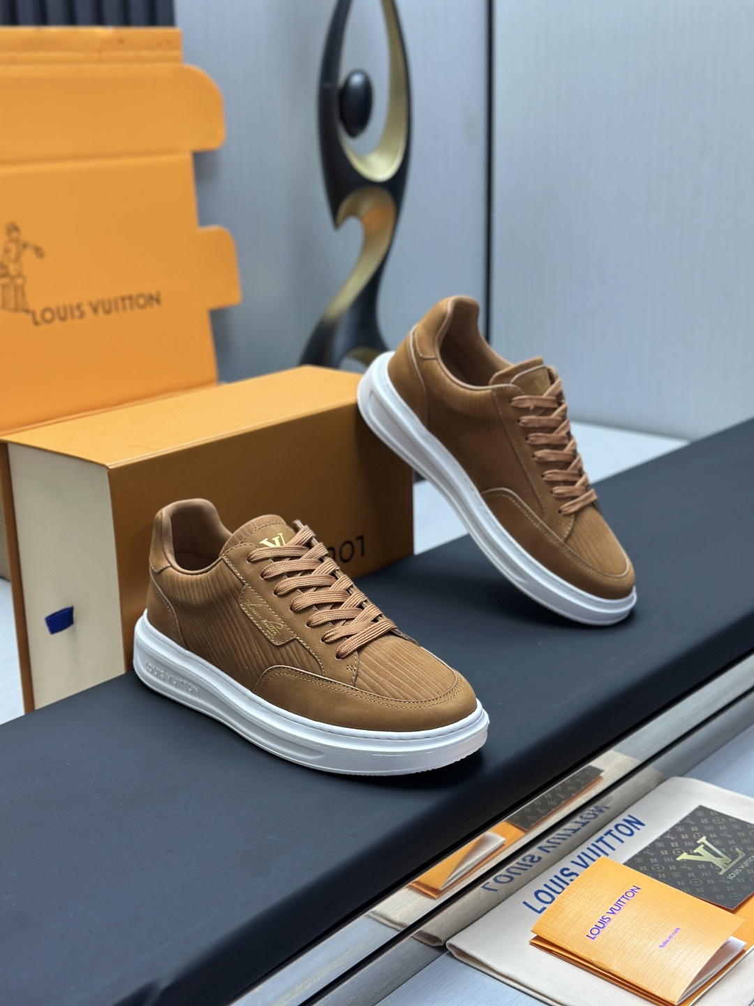 LOUIS VUITTON