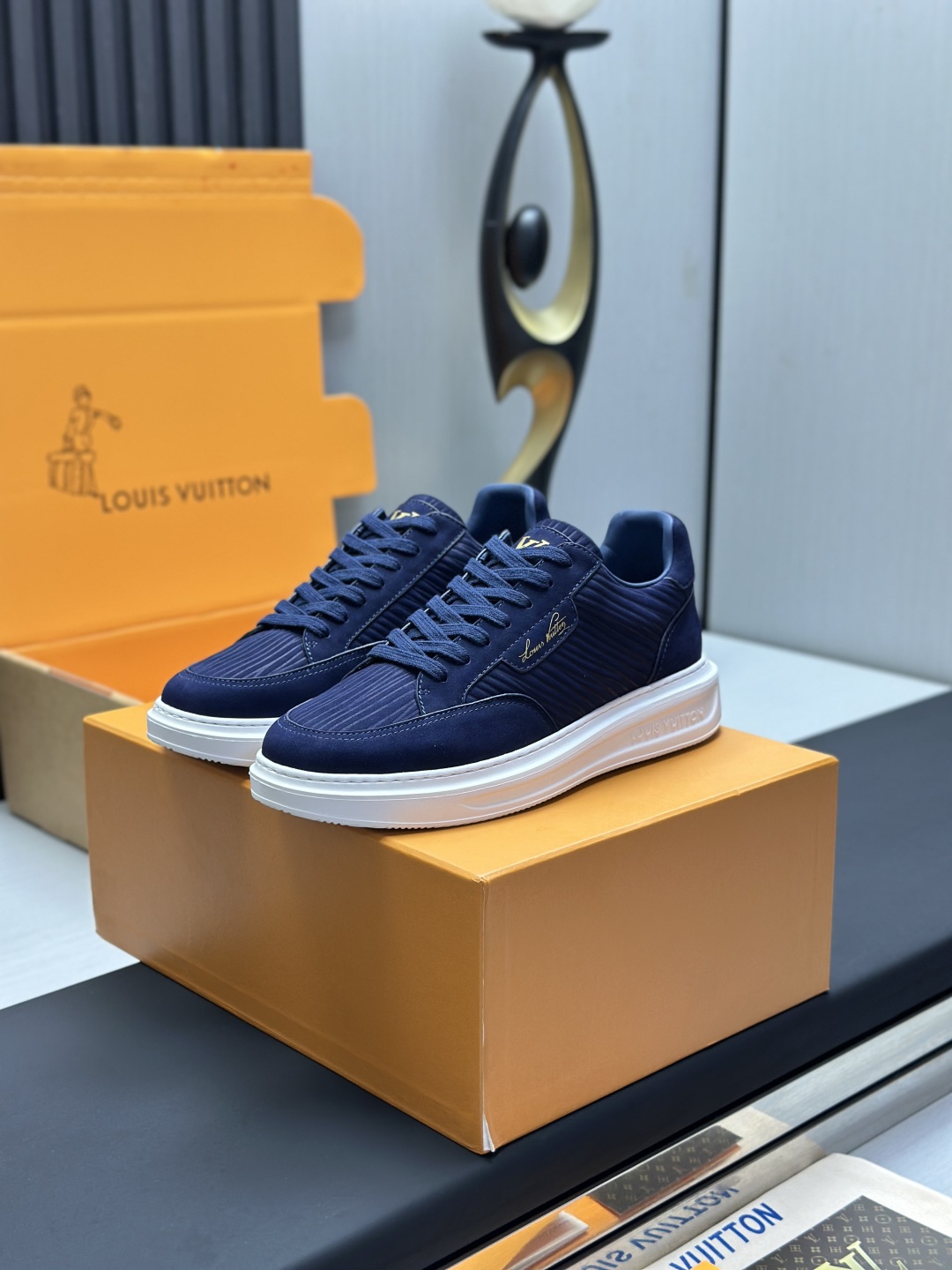 LOUIS VUITTON