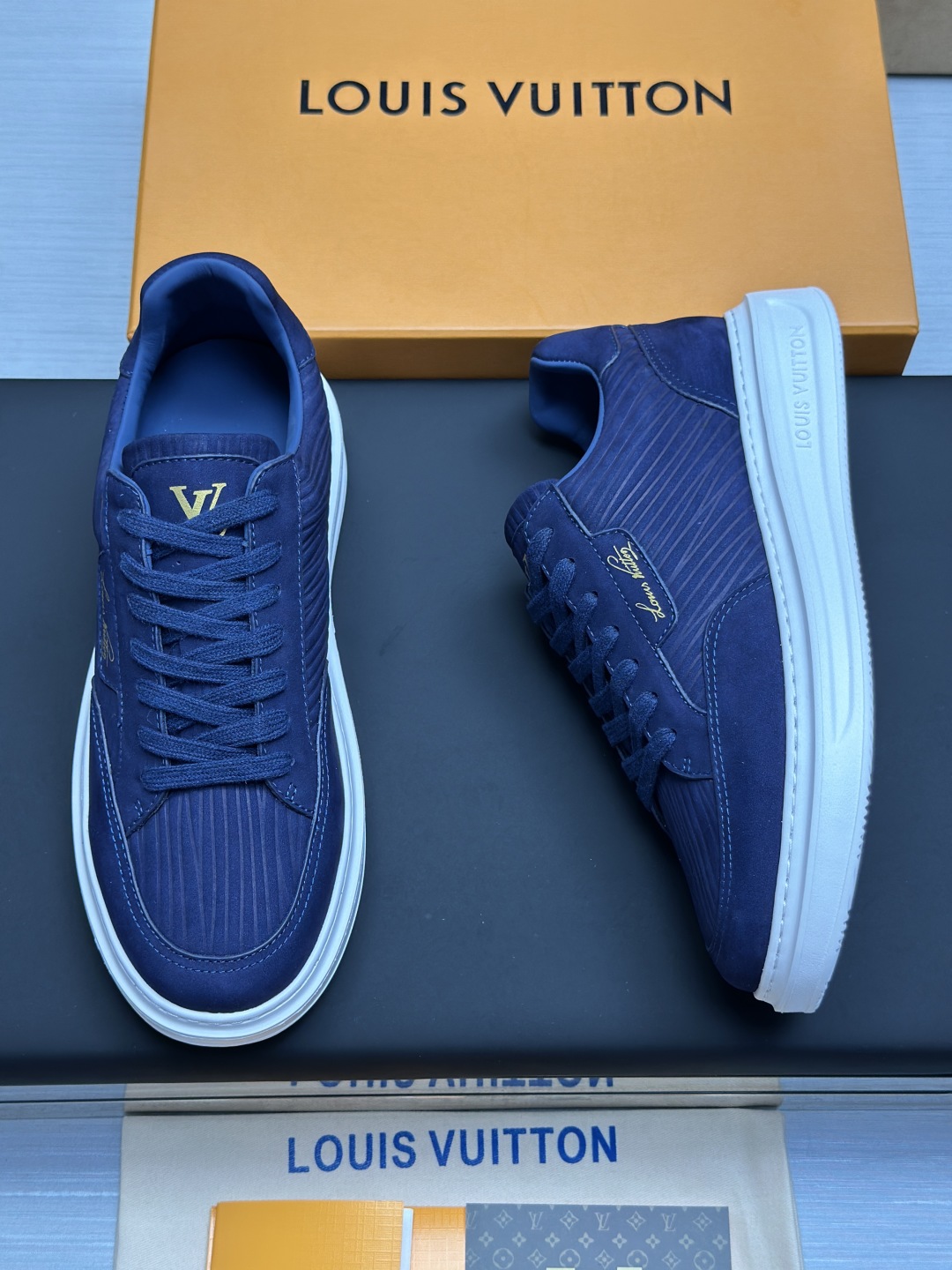 LOUIS VUITTON