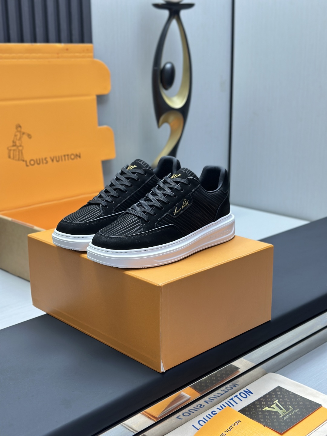 LOUIS VUITTON