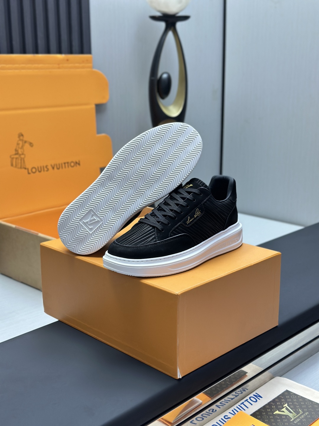 LOUIS VUITTON