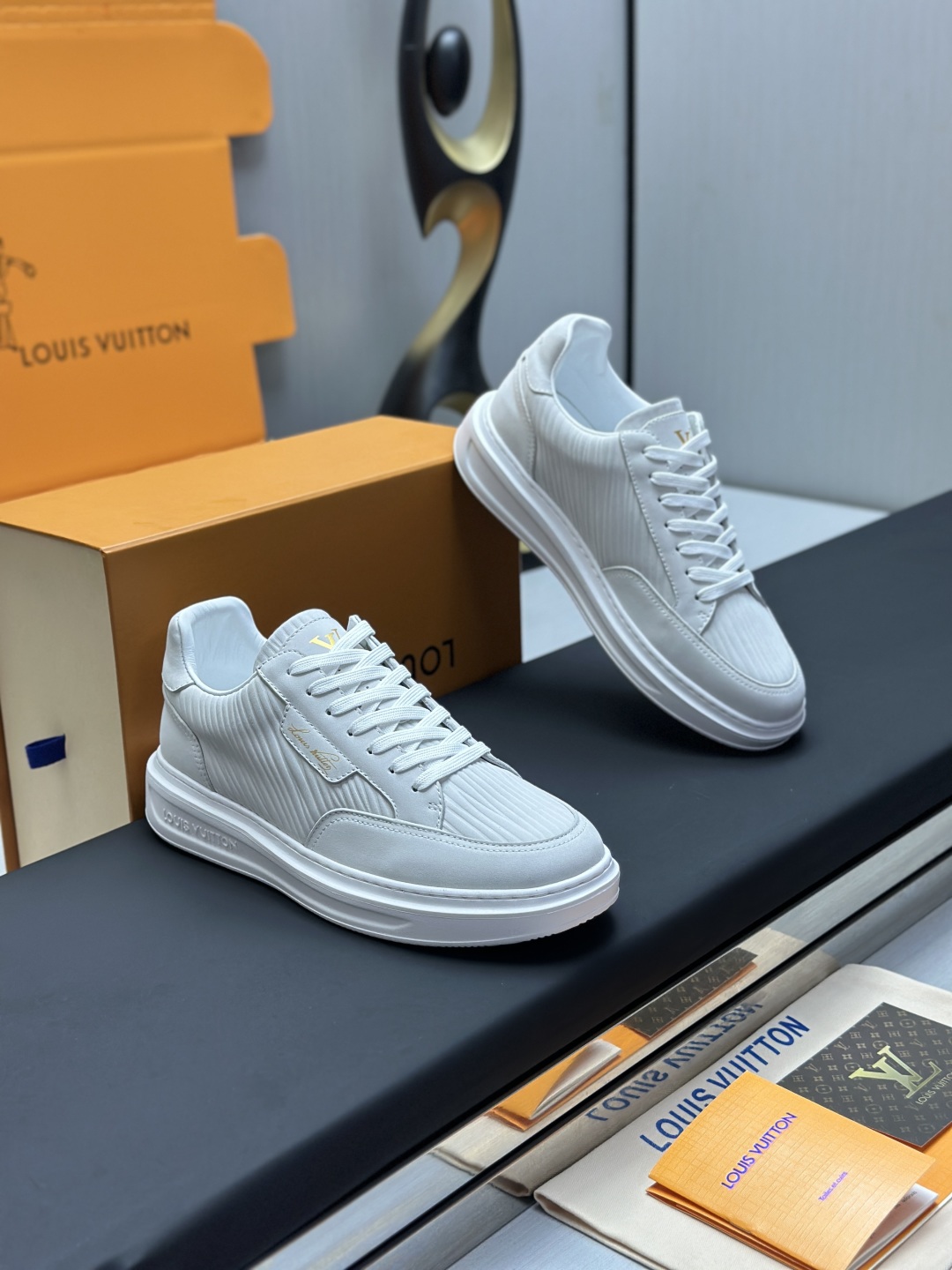 LOUIS VUITTON