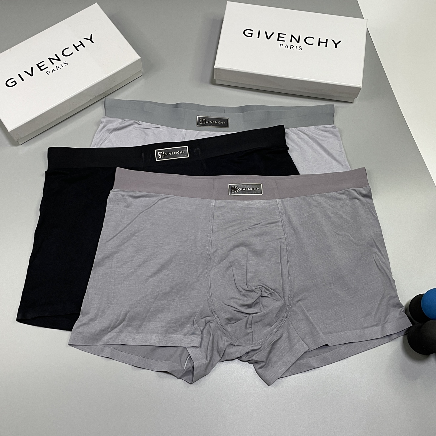 GIVENCHY