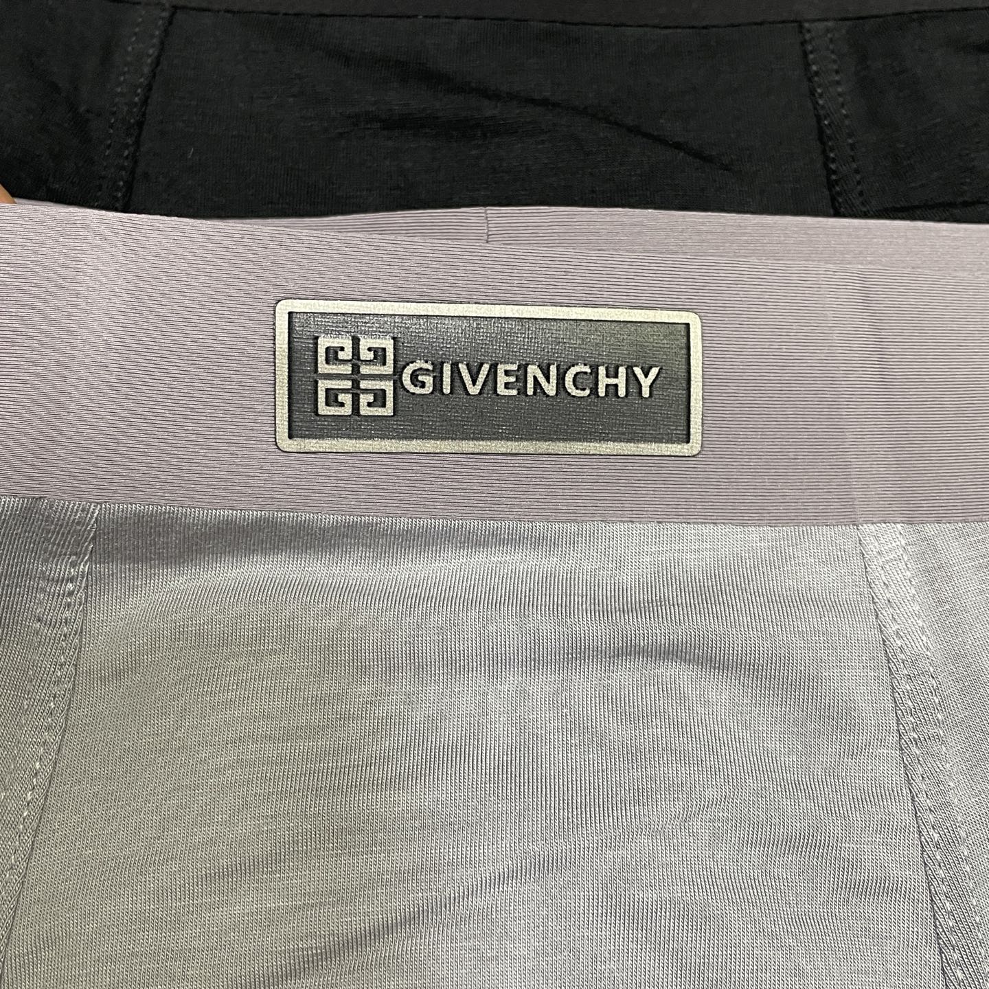 GIVENCHY