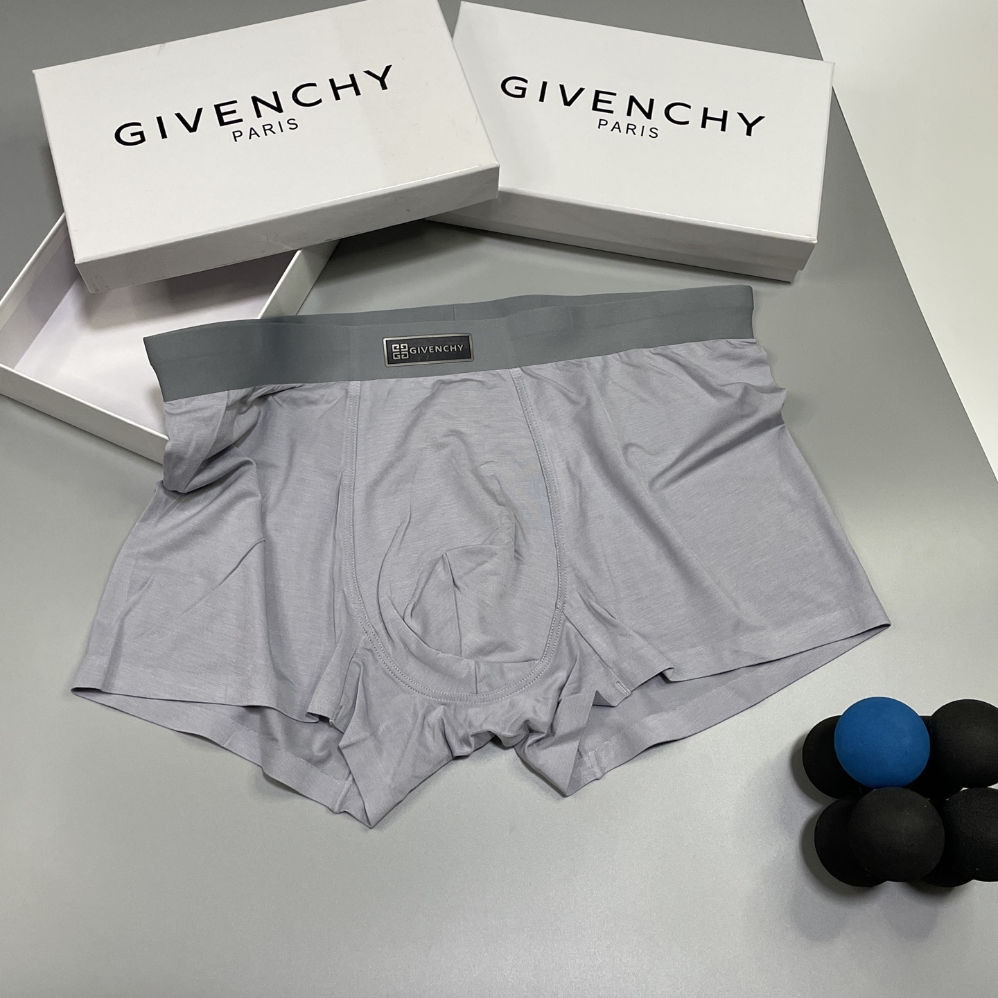 GIVENCHY