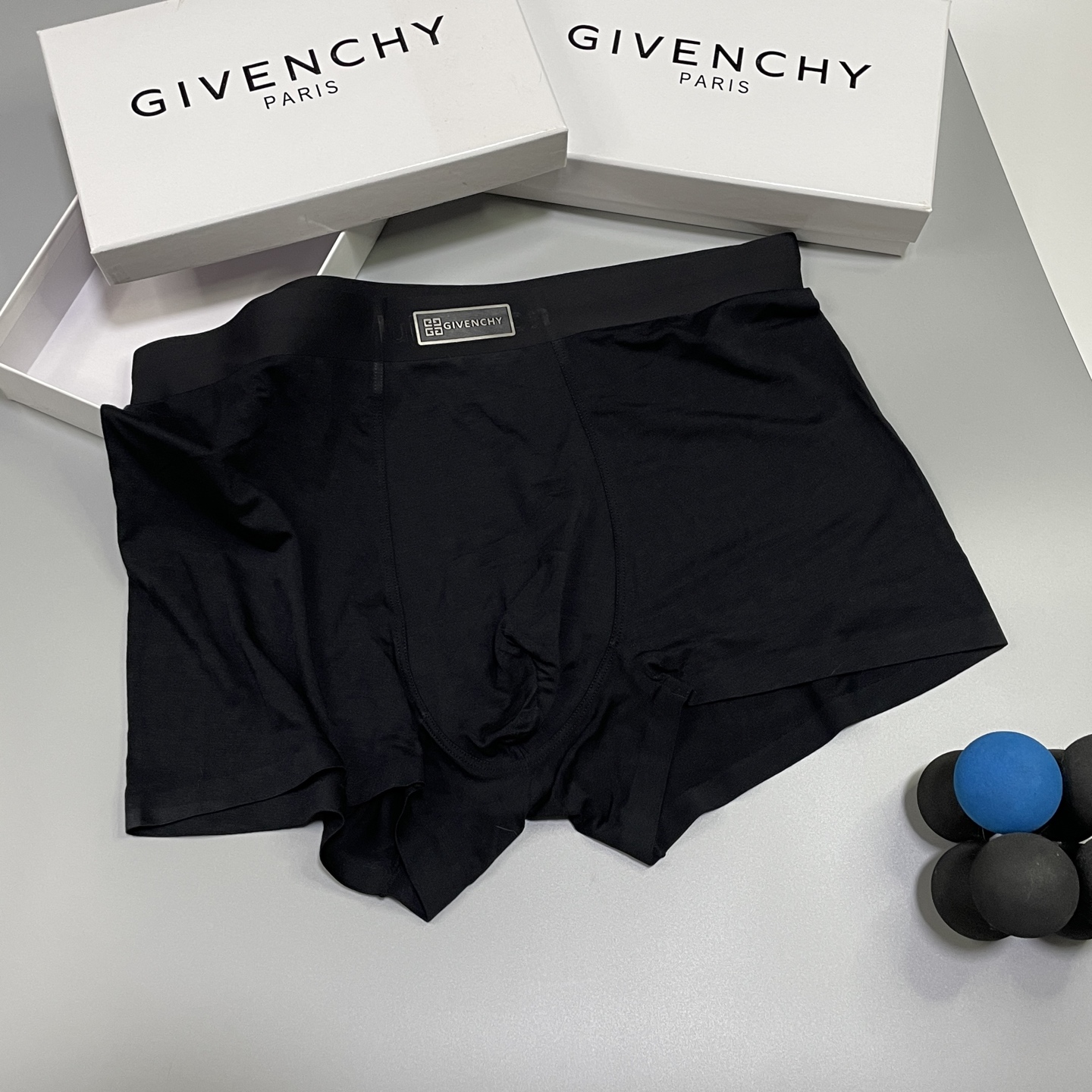 GIVENCHY