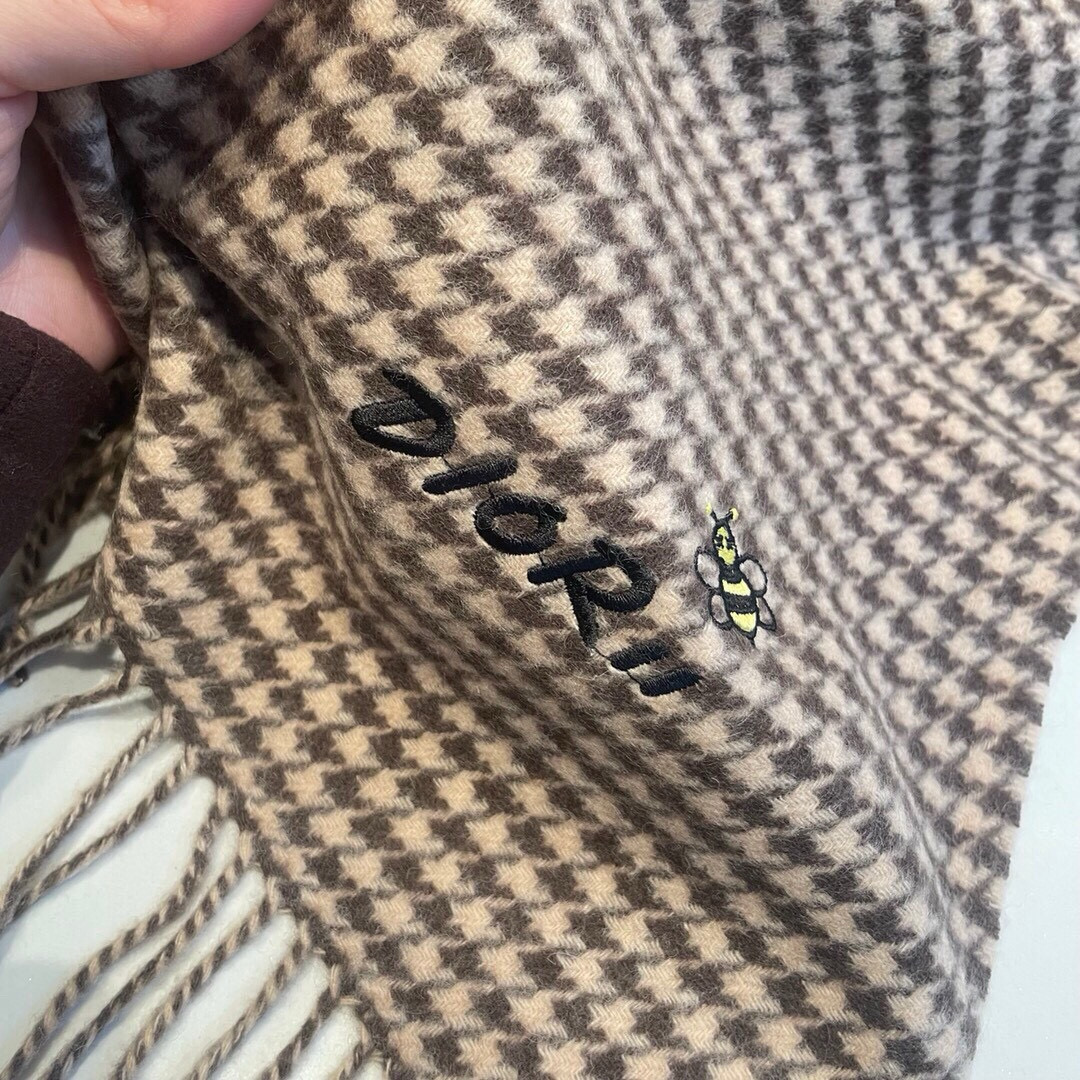DIOR