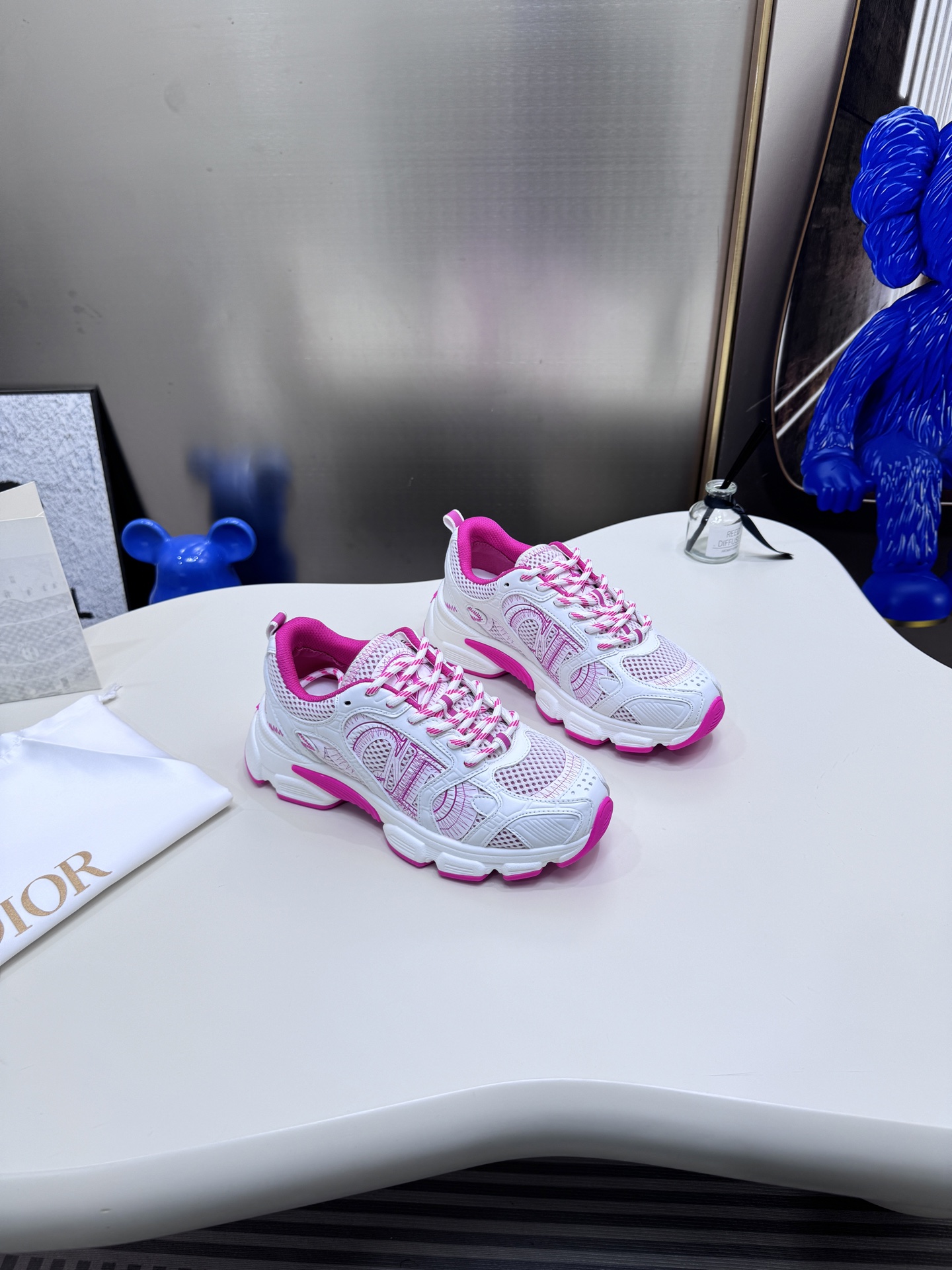 DIOR