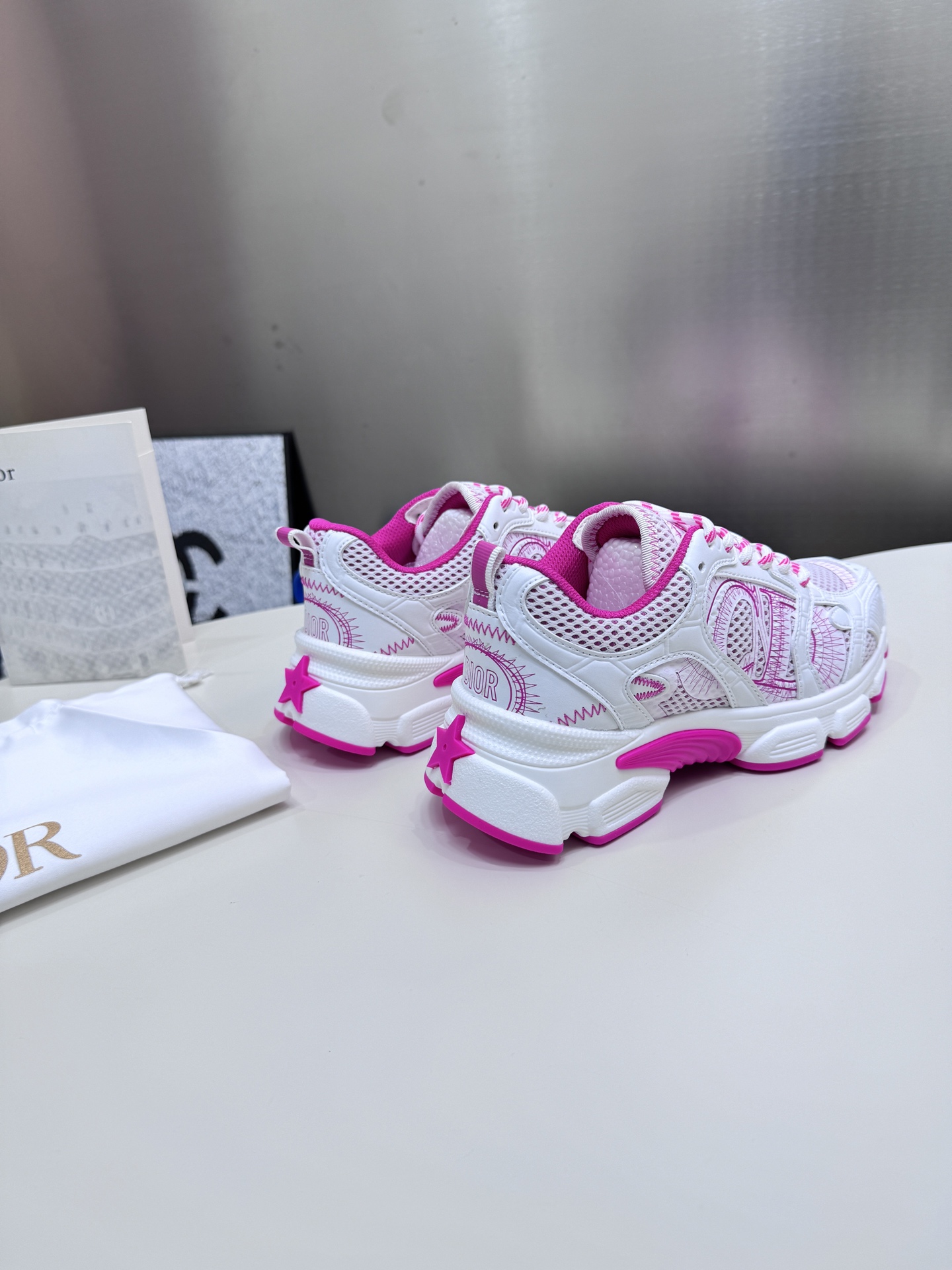 DIOR