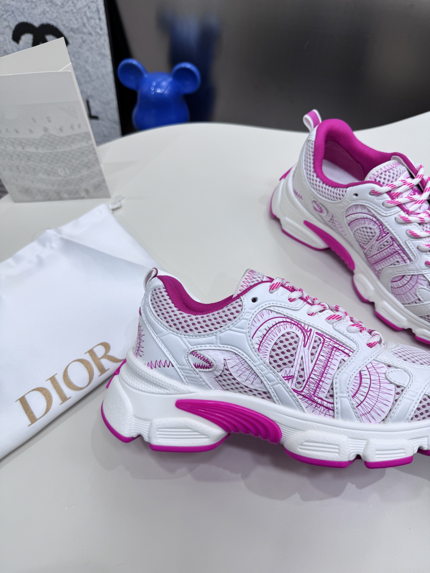 DIOR
