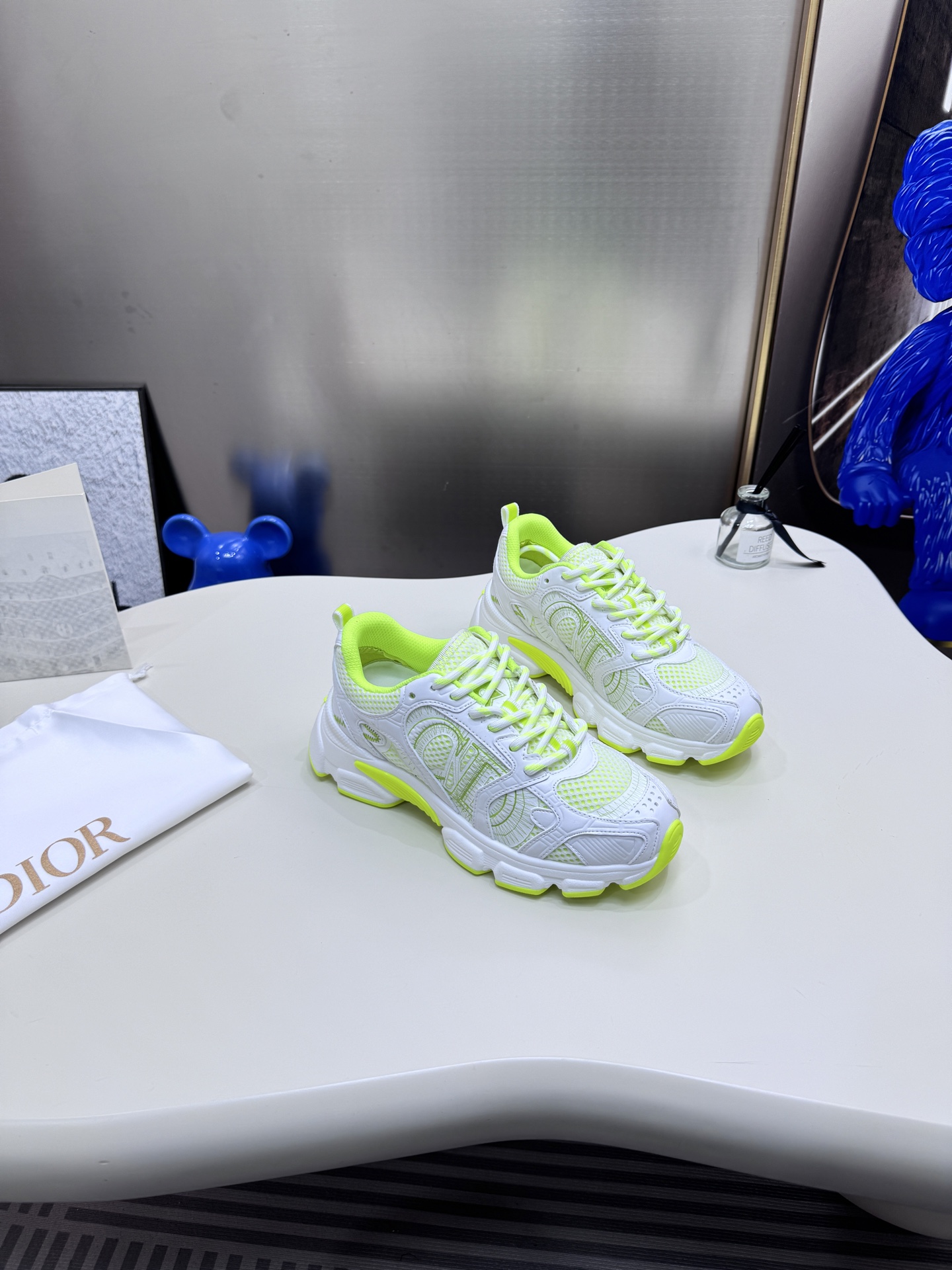 DIOR