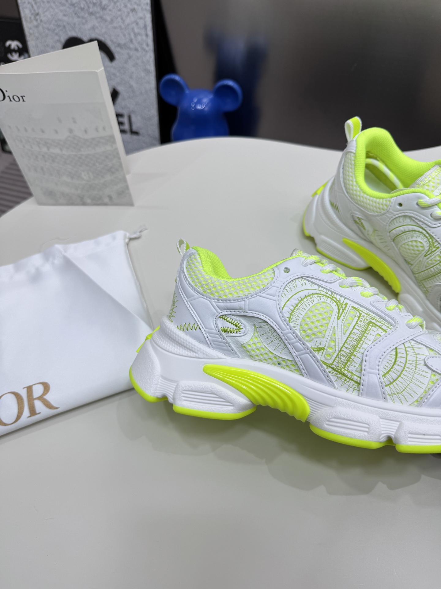 DIOR