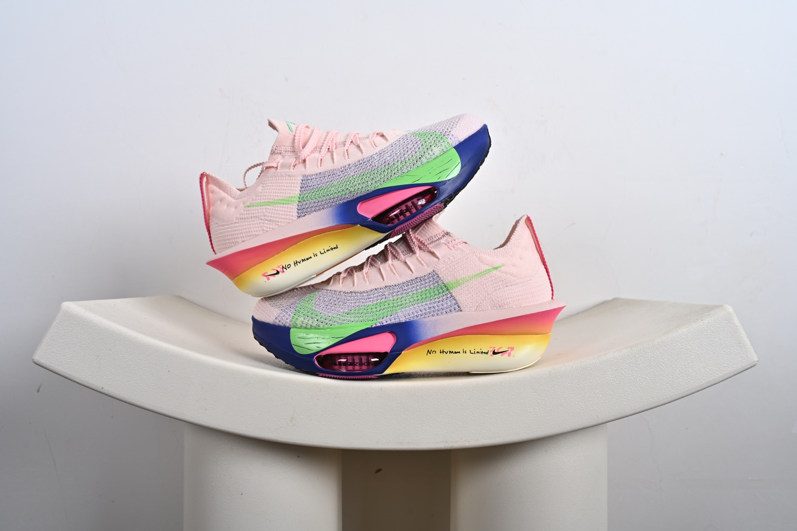 NIKE