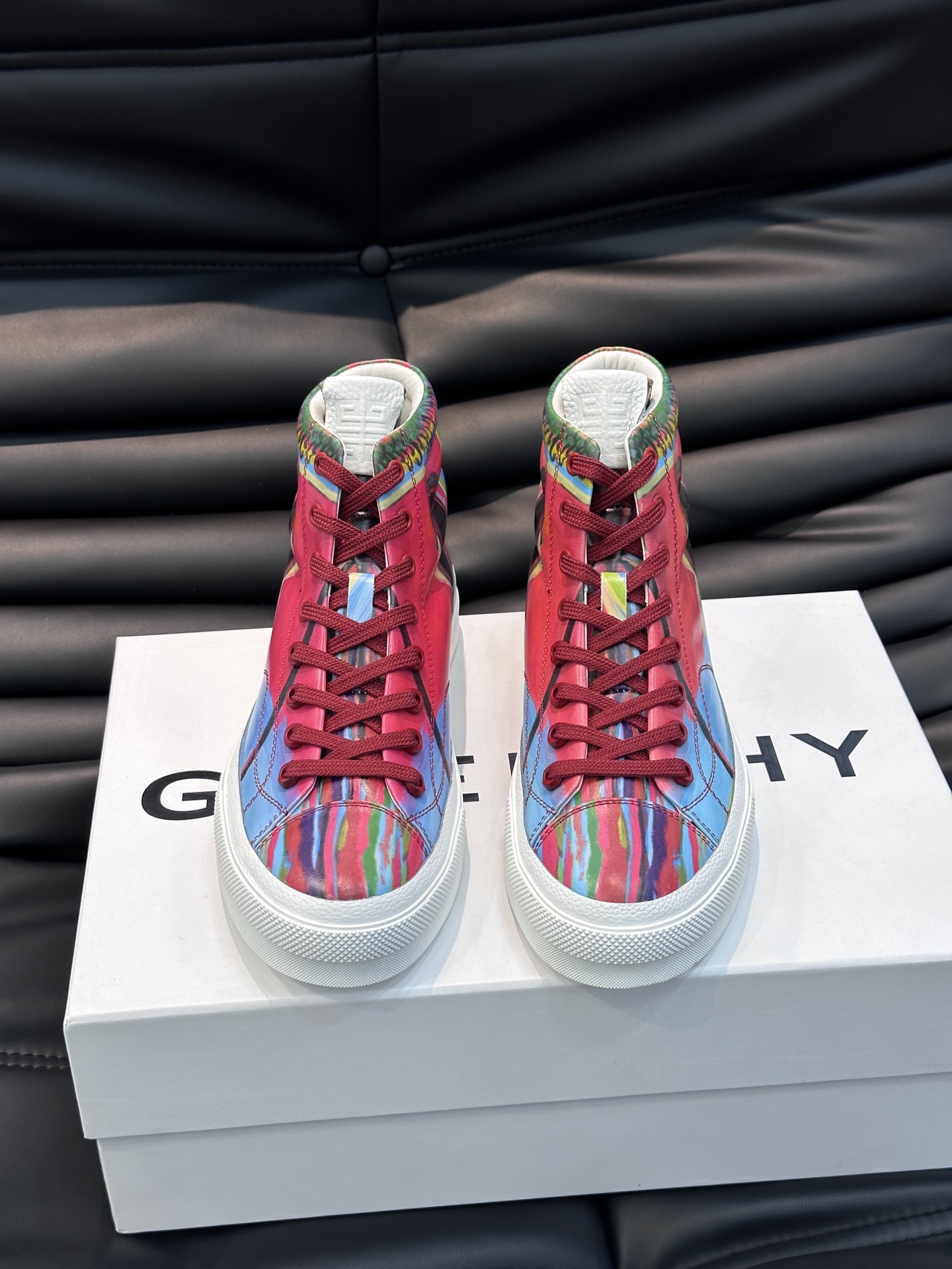 GIVENCHY