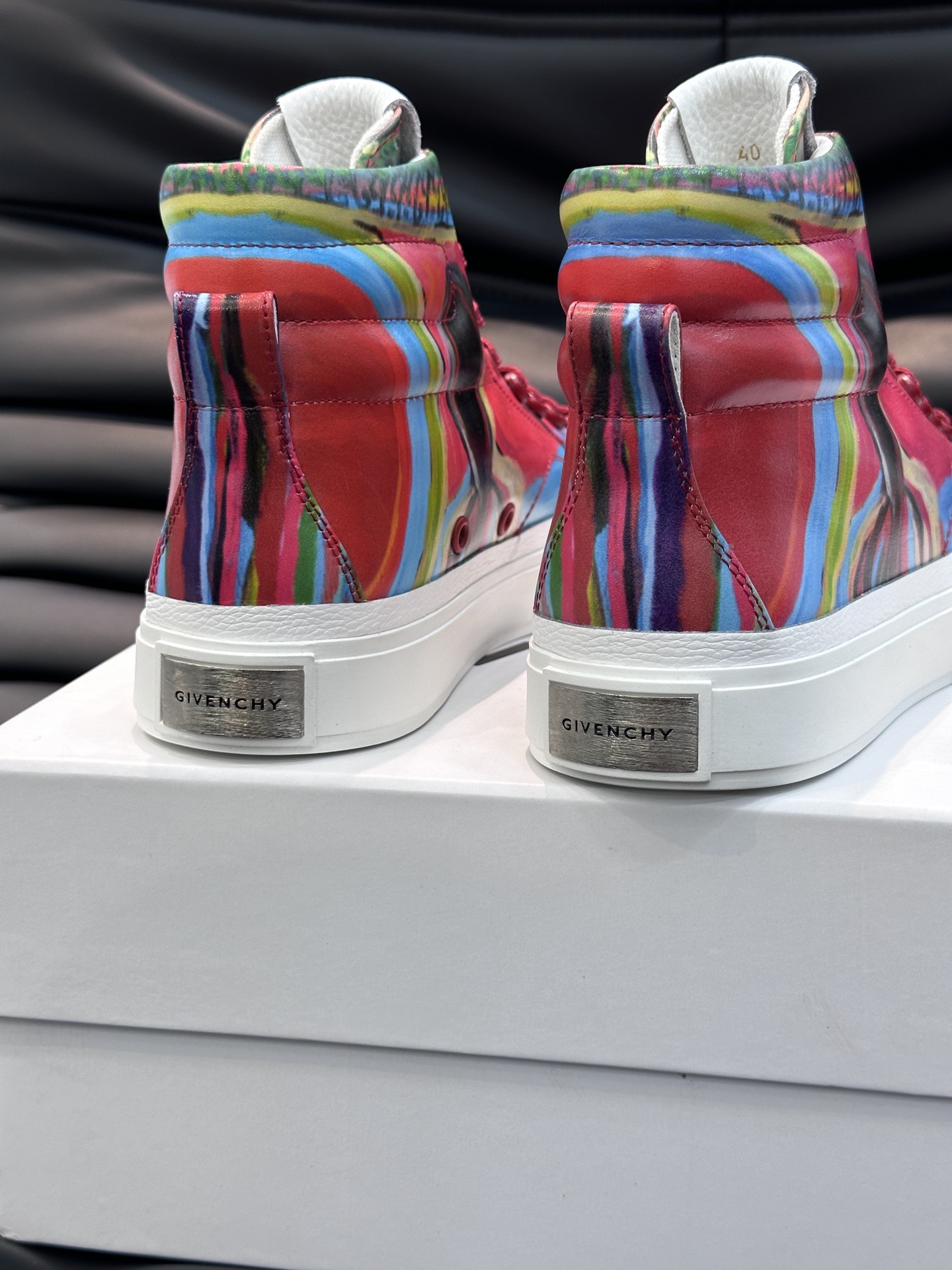 GIVENCHY