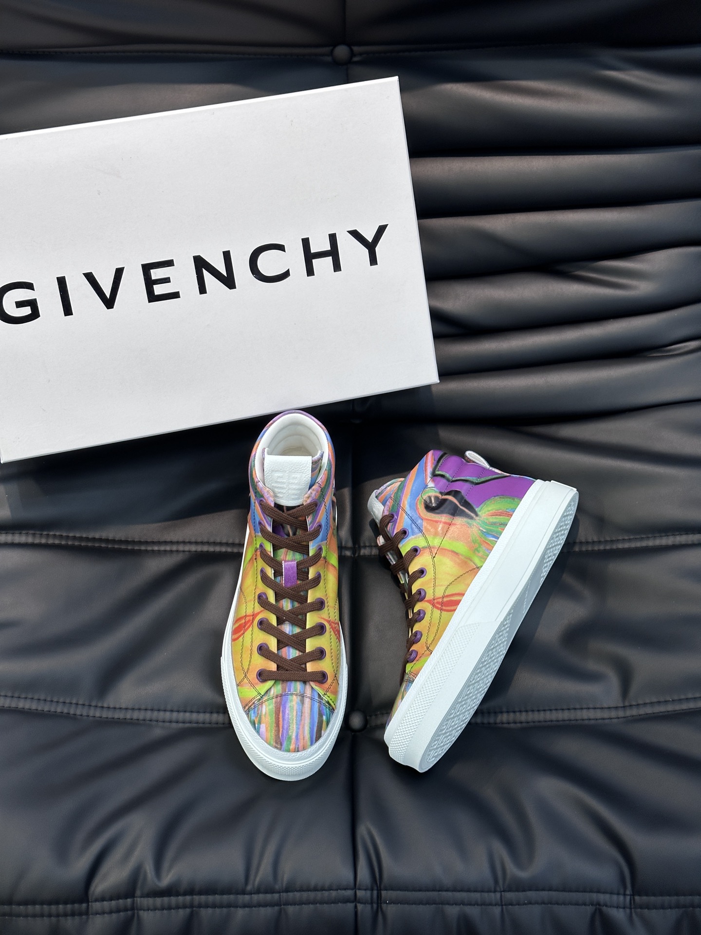 GIVENCHY