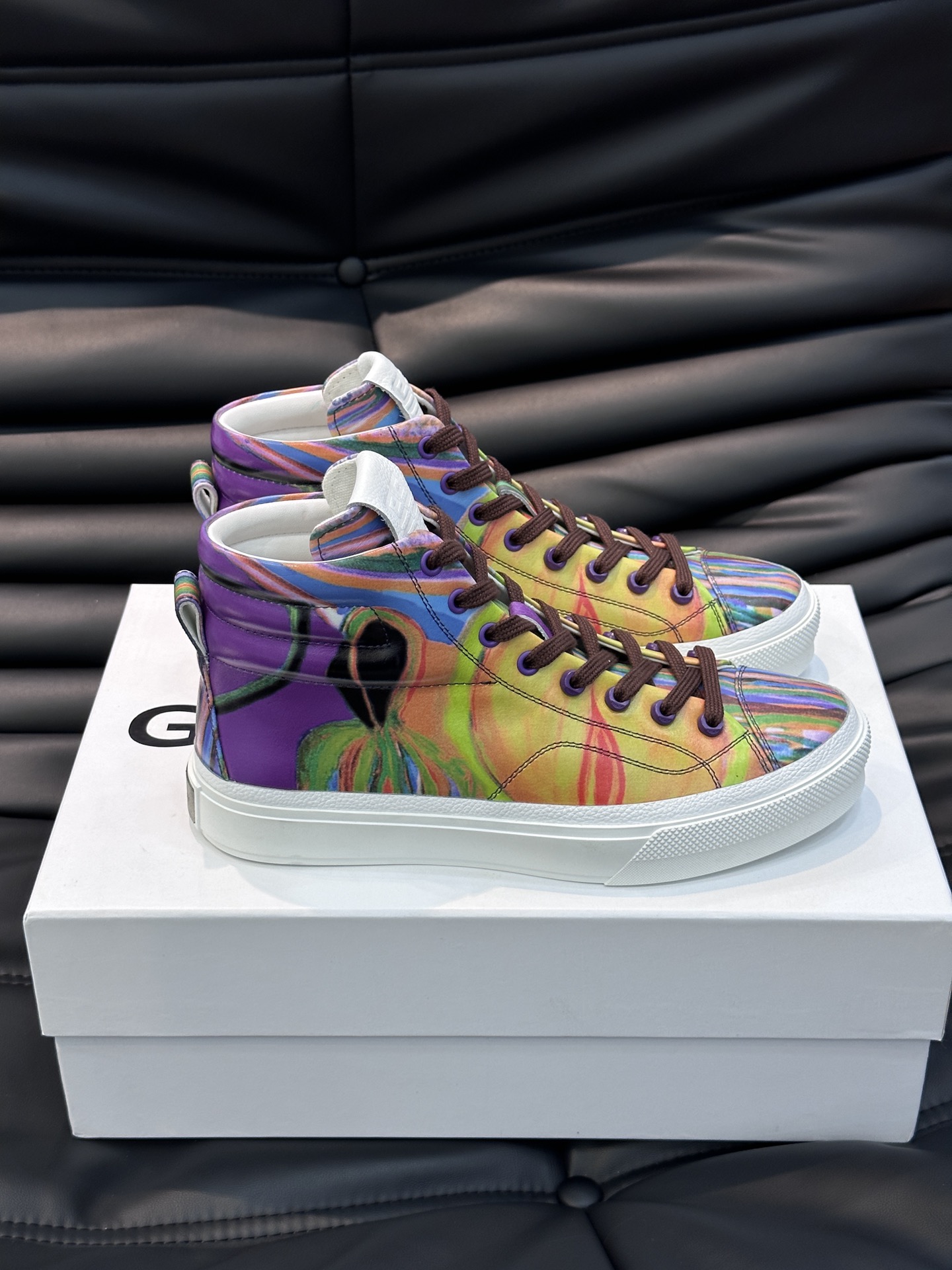 GIVENCHY