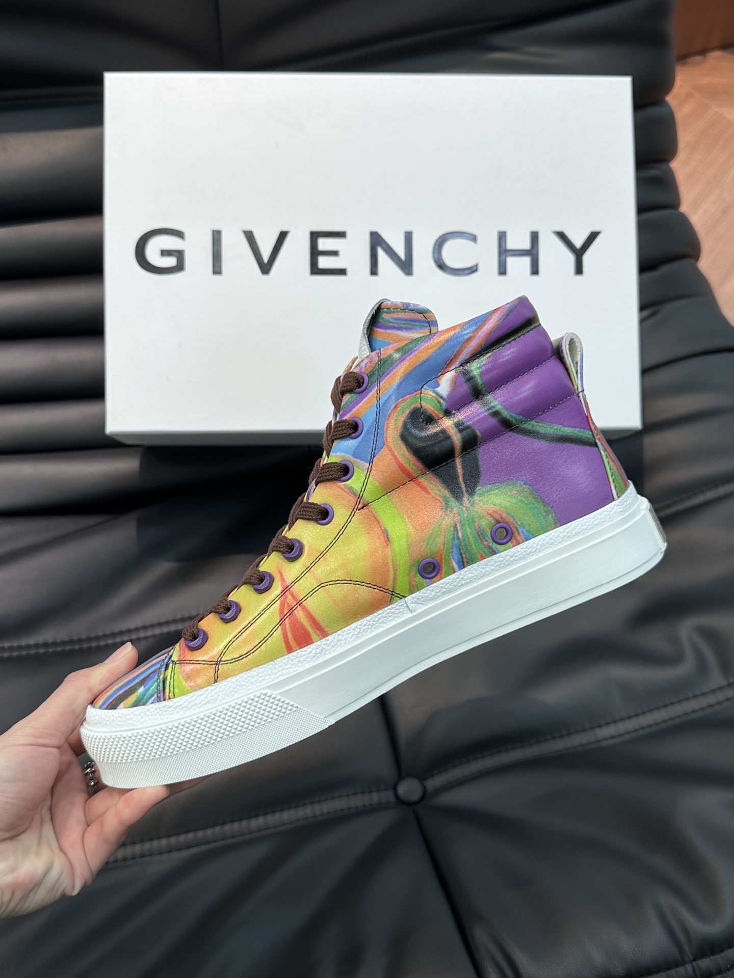 GIVENCHY